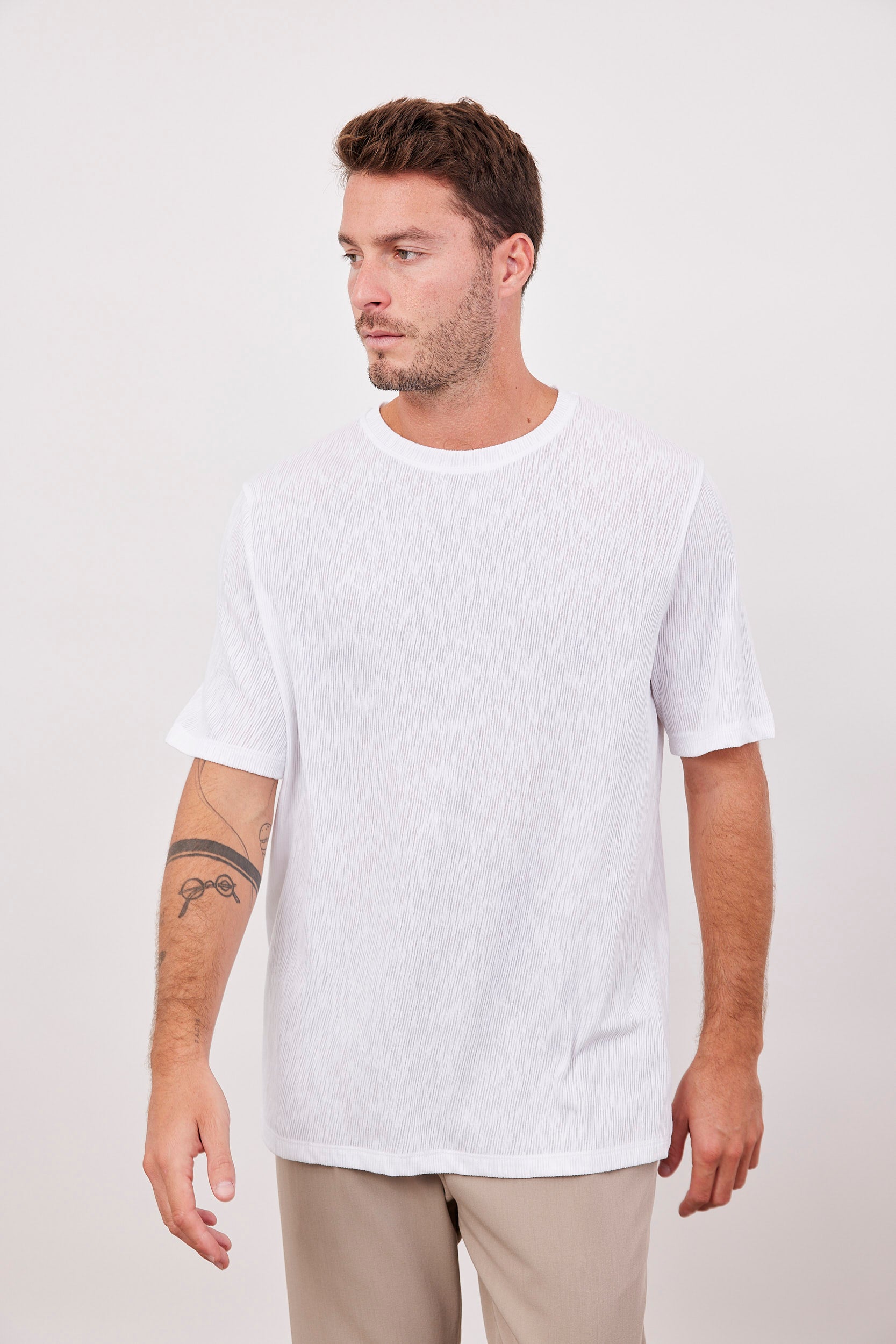 טישרט בטקסטורת פסים