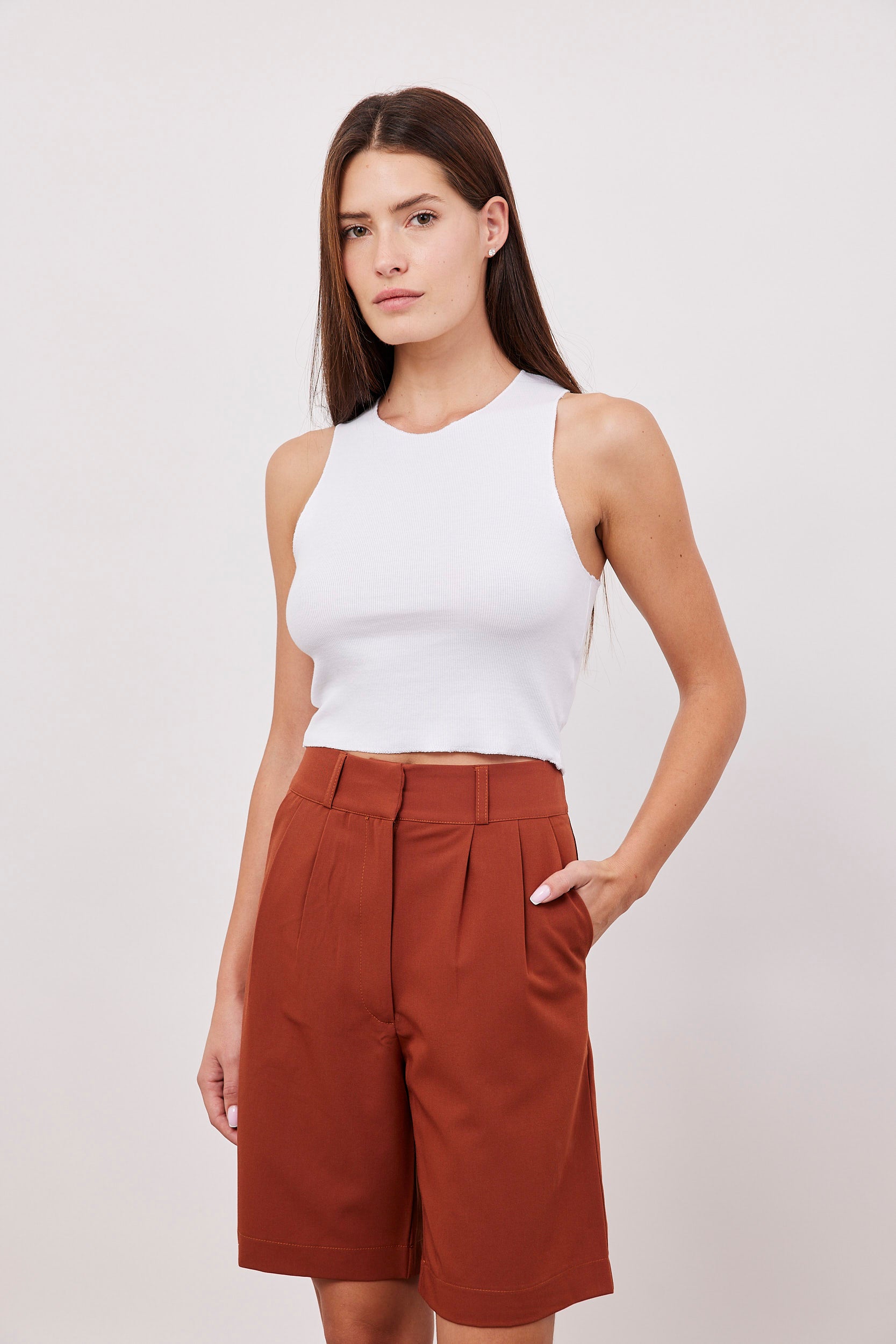 מכנסי ברמודה מחוייטים