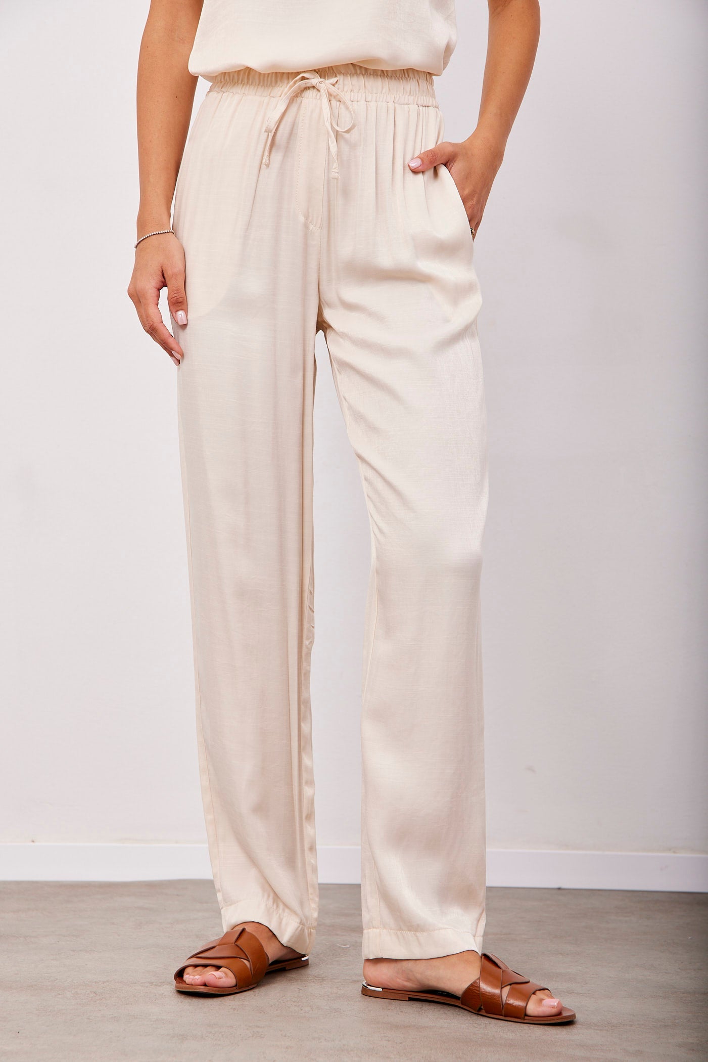 חליפת גופיה דמוי סאטן - ITAY BRANDS