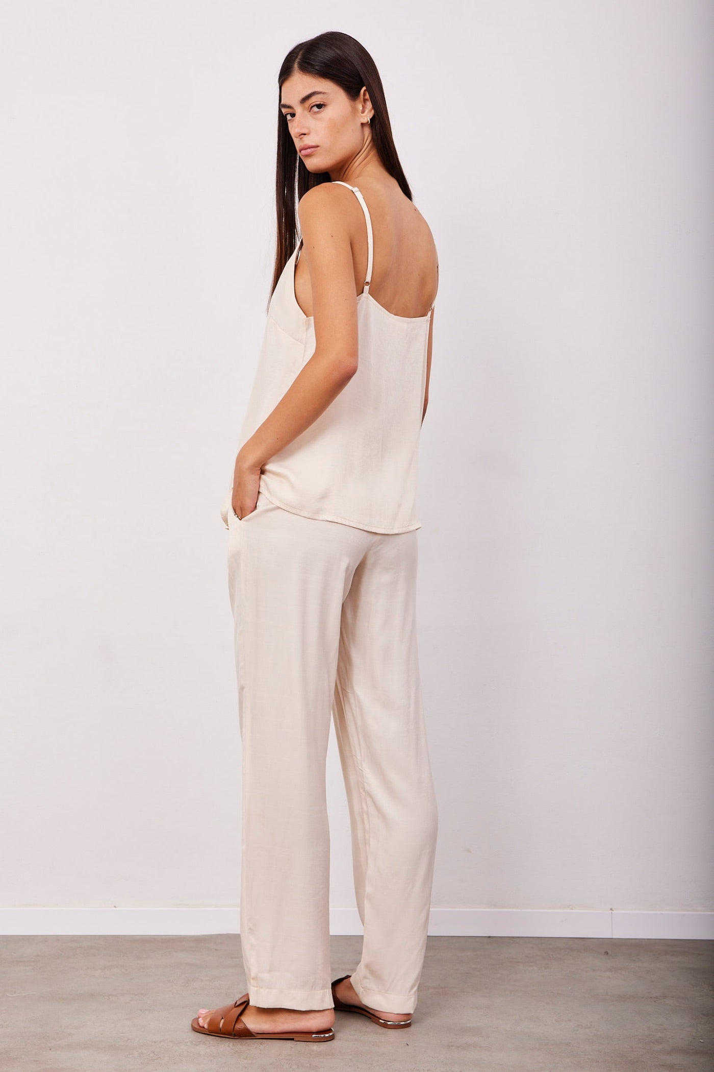 חליפת גופיה דמוי סאטן - ITAY BRANDS