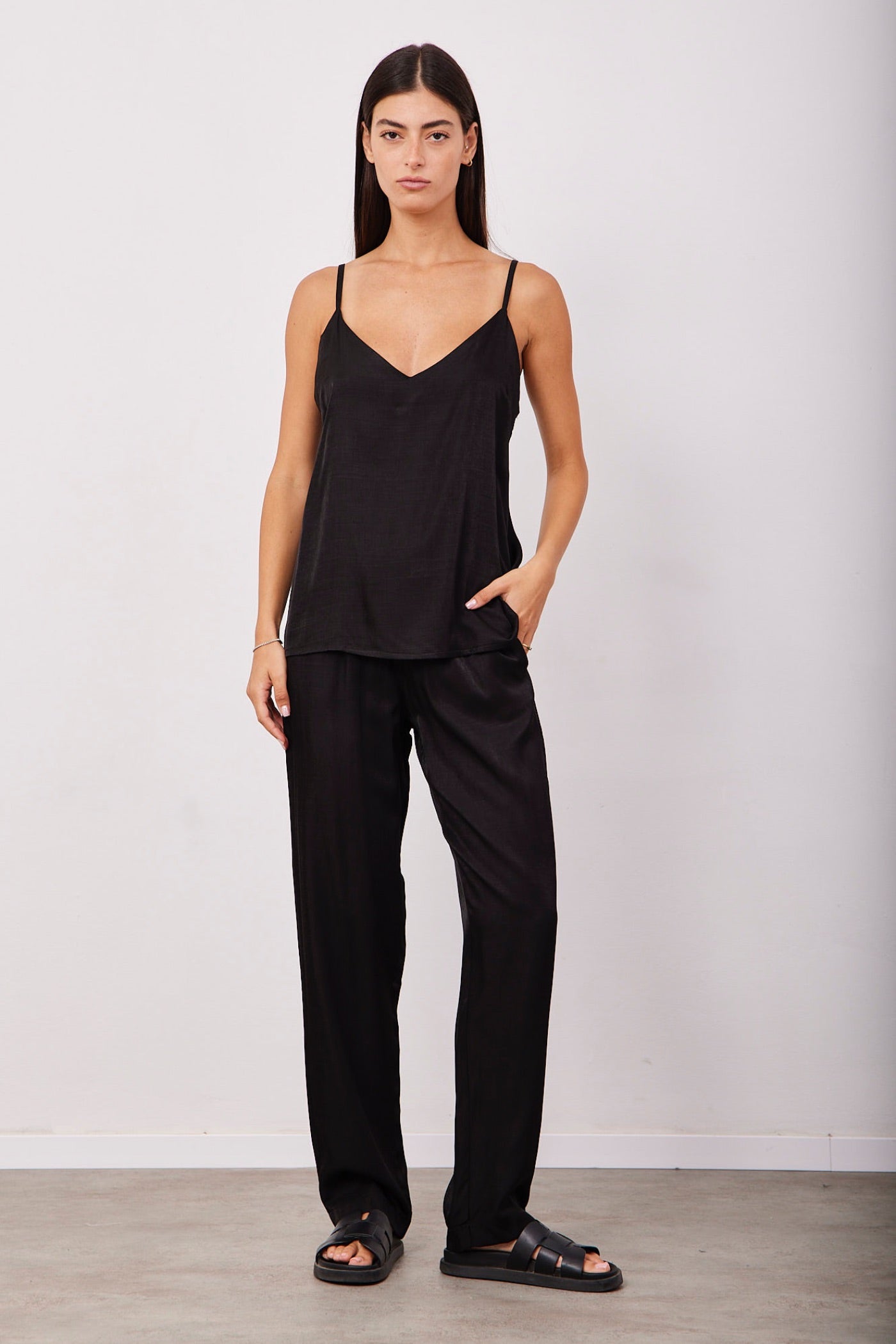 חליפת גופיה דמוי סאטן - ITAY BRANDS