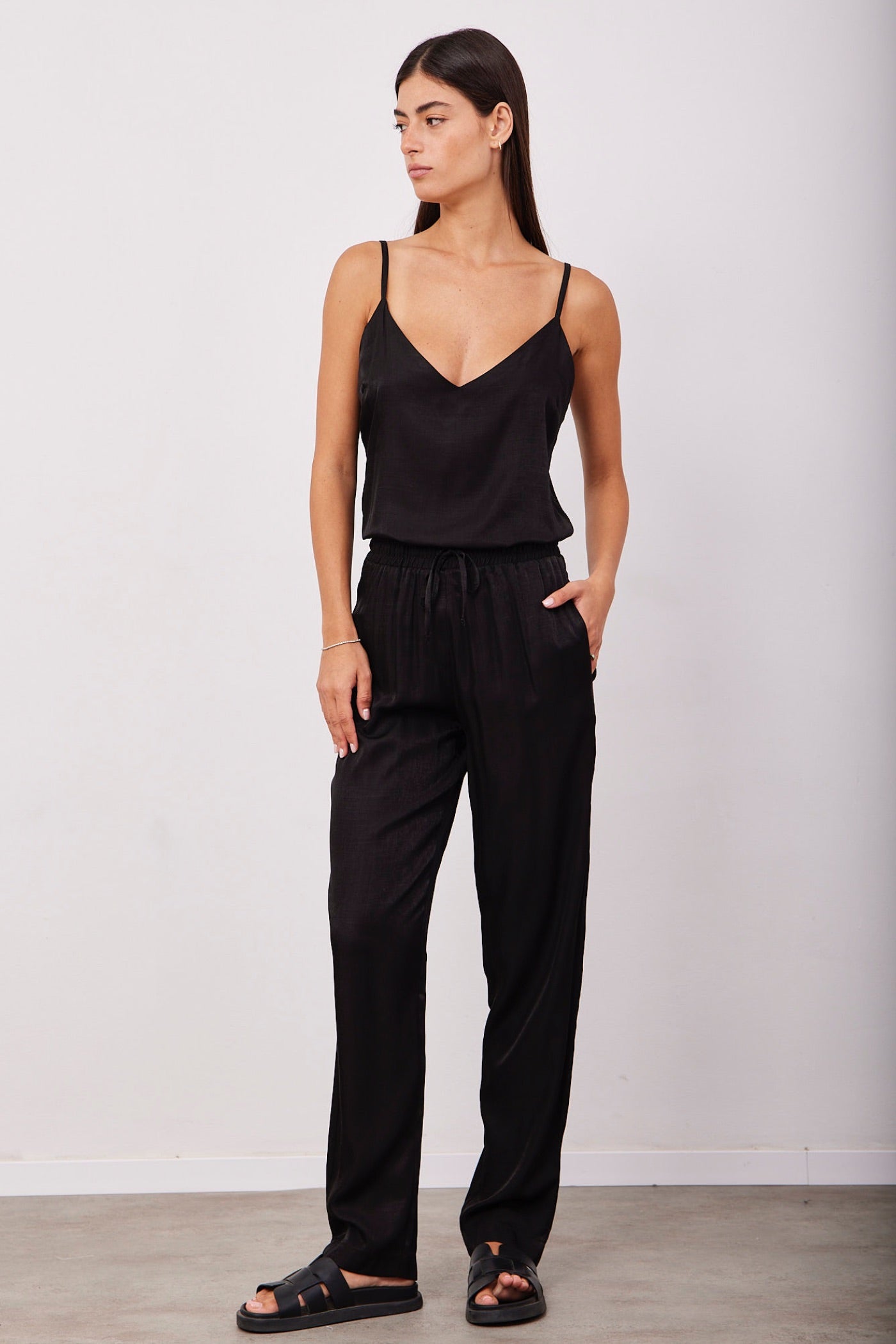 חליפת גופיה דמוי סאטן - ITAY BRANDS