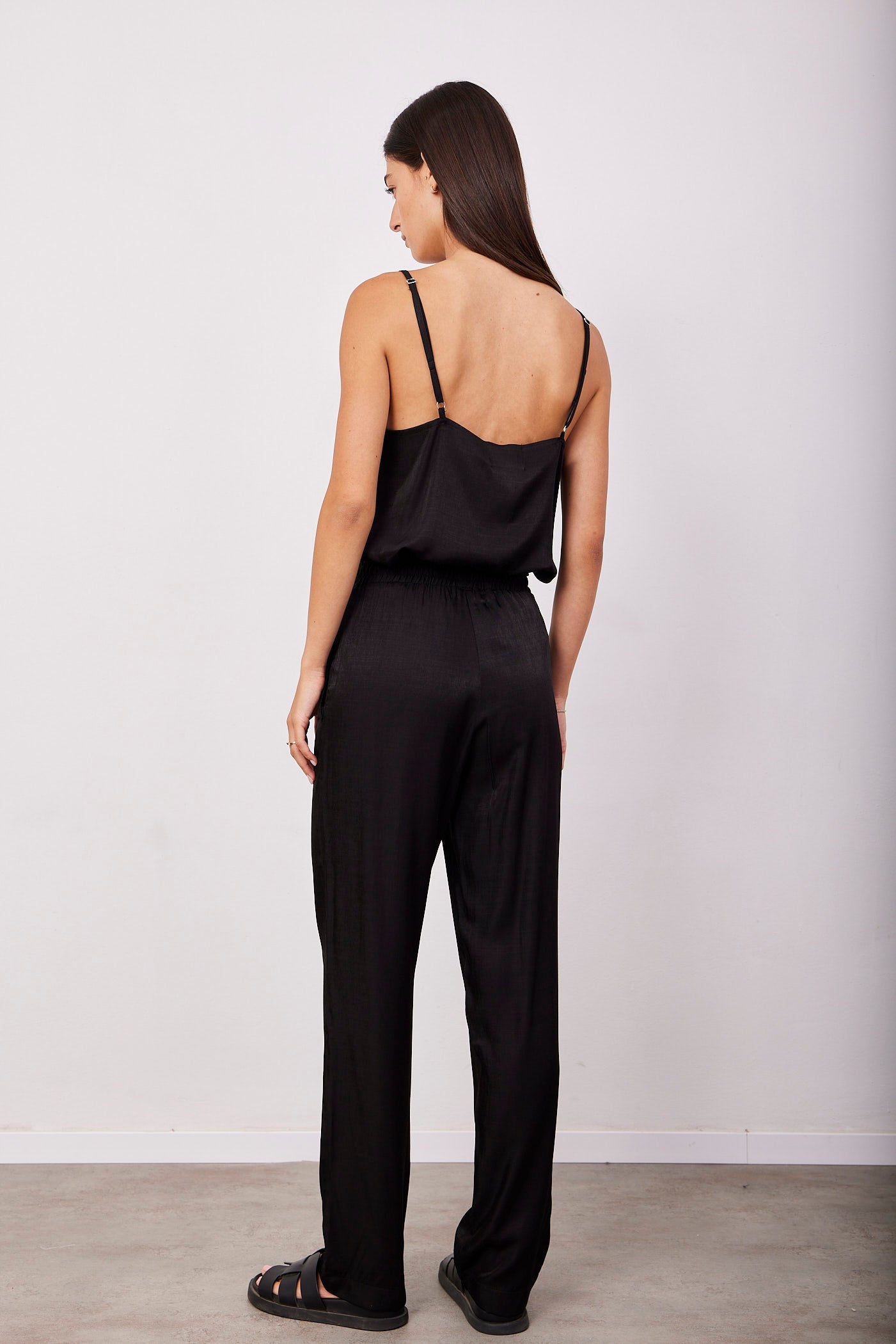 חליפת גופיה דמוי סאטן - ITAY BRANDS