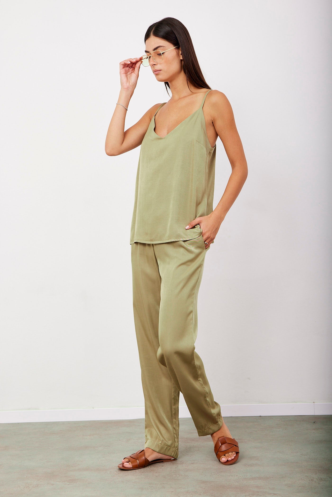 חליפת גופיה דמוי סאטן - ITAY BRANDS