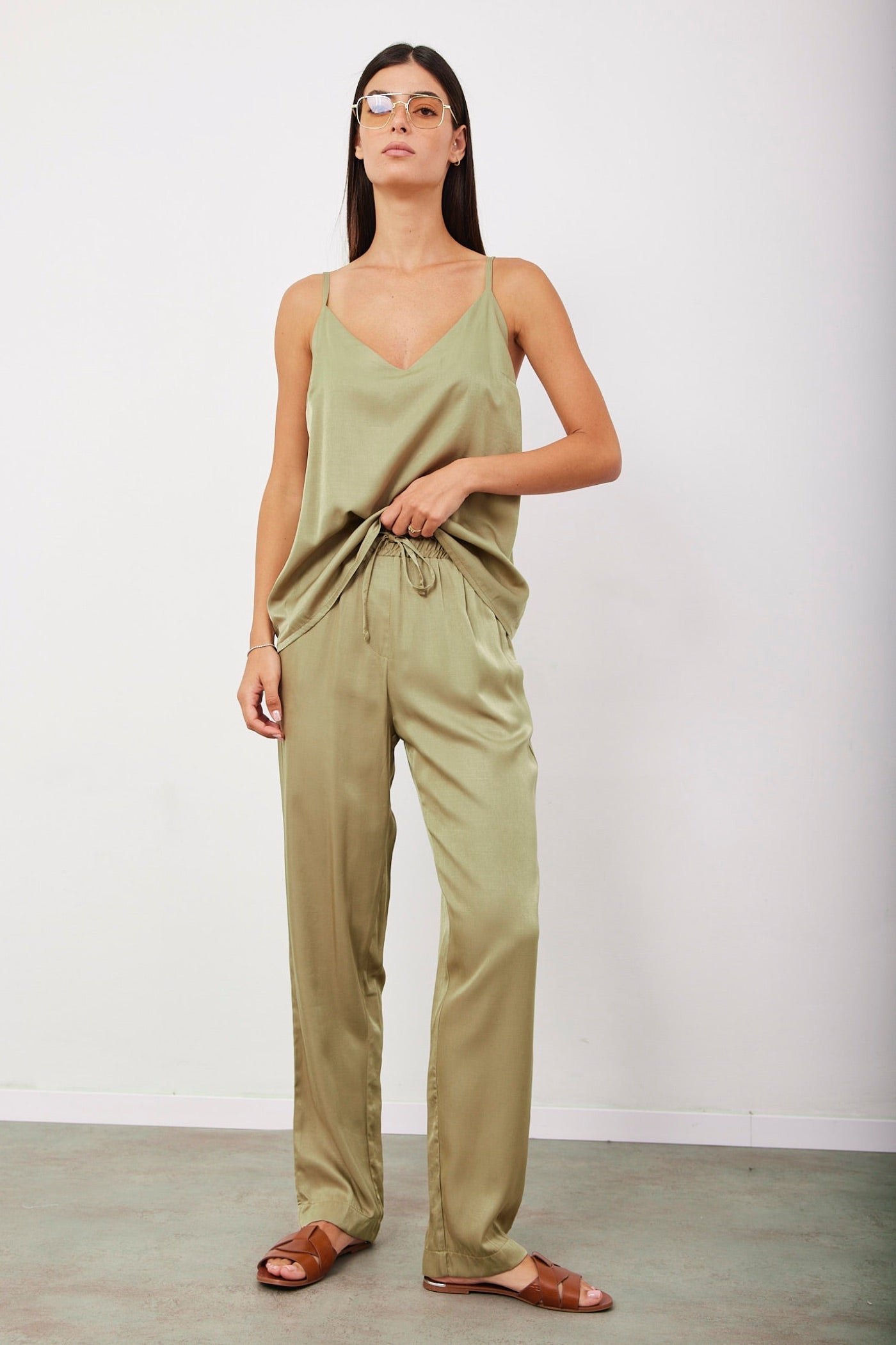 חליפת גופיה דמוי סאטן - ITAY BRANDS