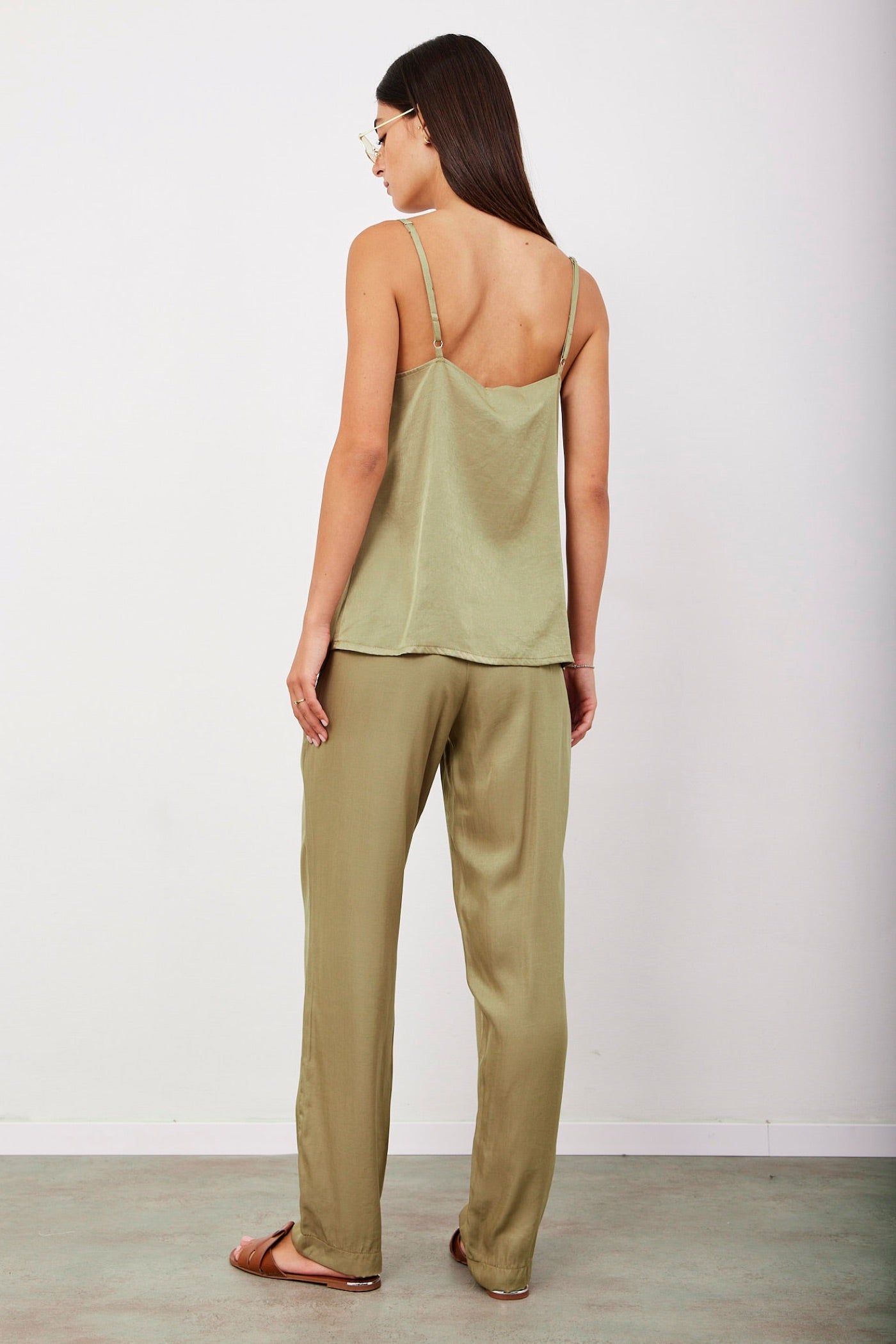 חליפת גופיה דמוי סאטן - ITAY BRANDS