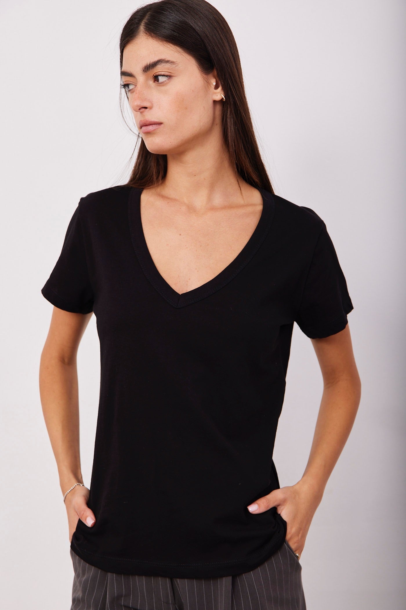 טי-שרט וי כותנה - ITAY BRANDS