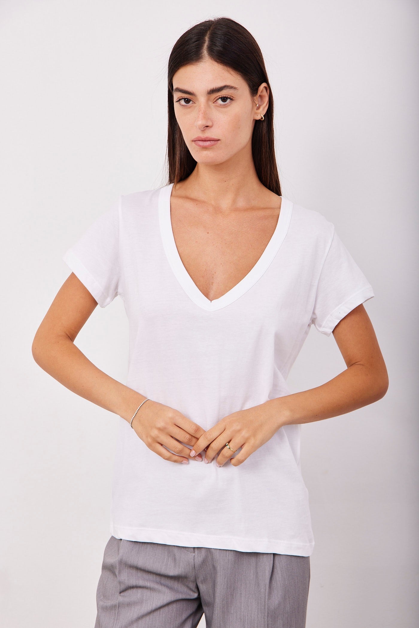 טי-שרט וי כותנה - ITAY BRANDS