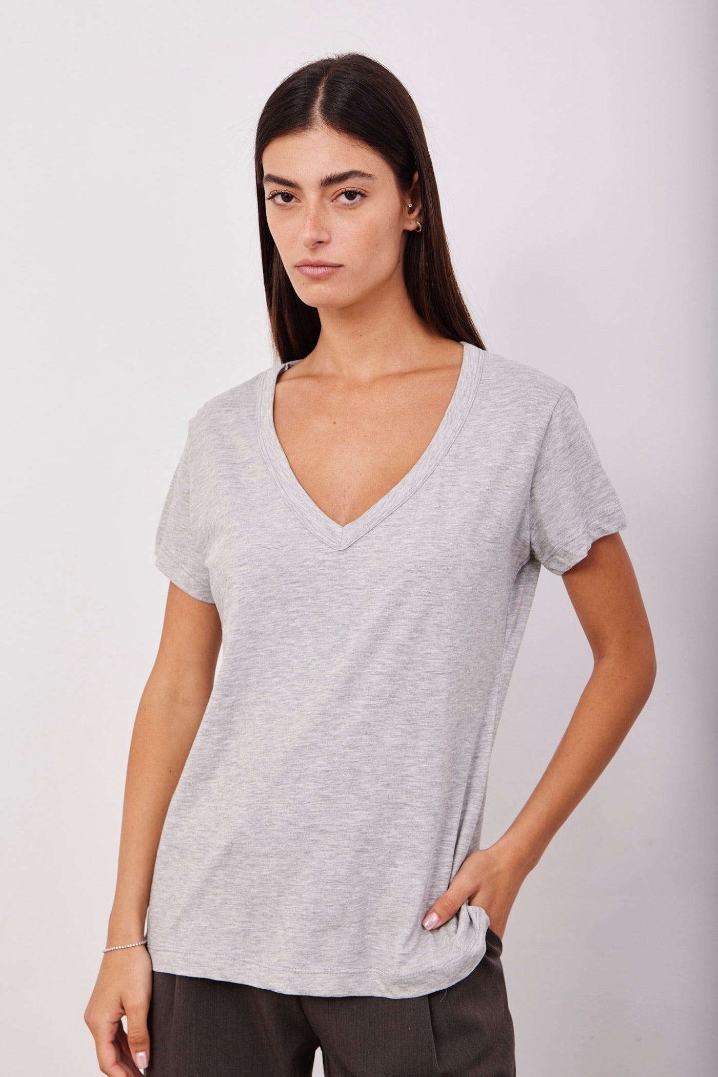 טי-שרט וי כותנה - ITAY BRANDS