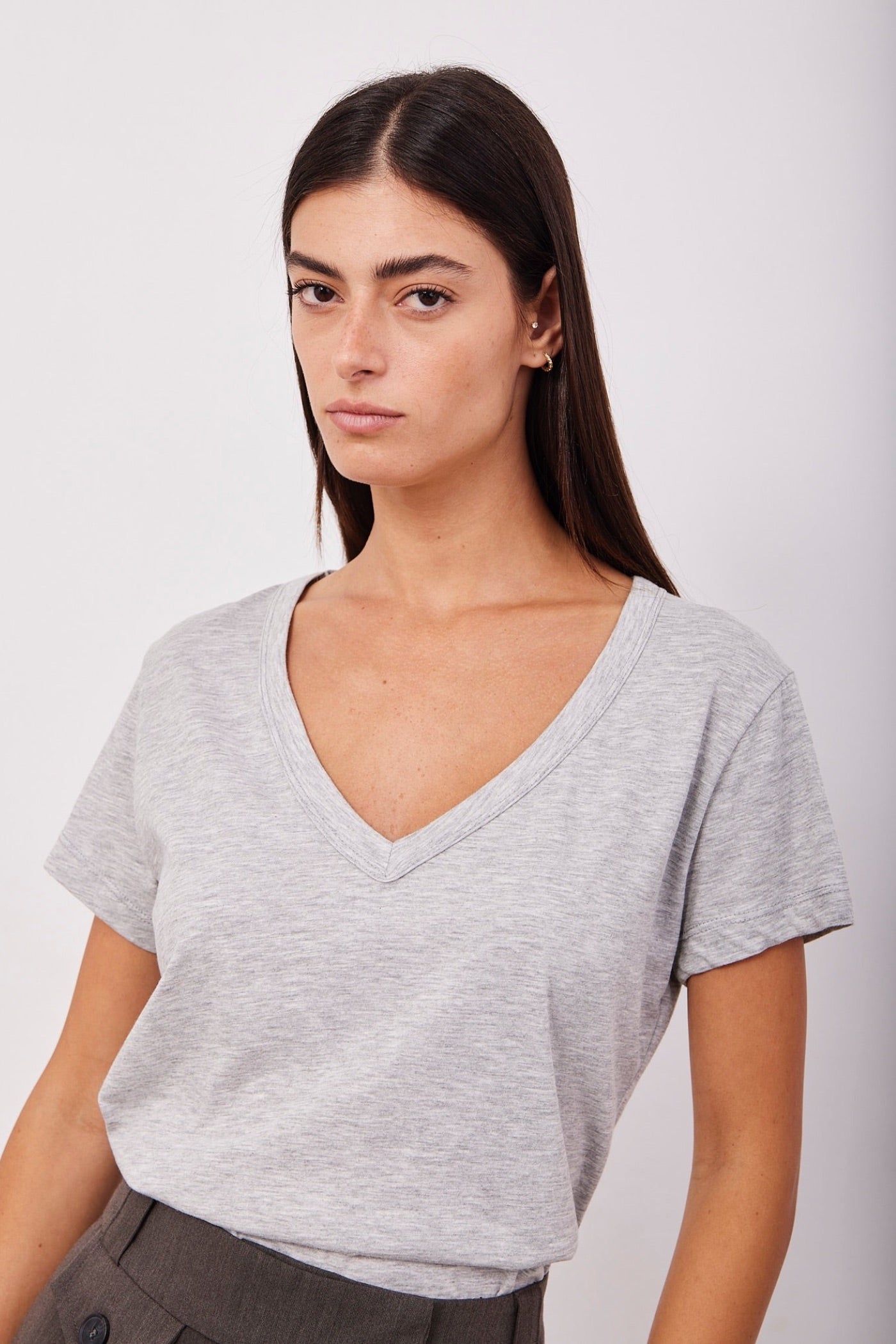 טי-שרט וי כותנה - ITAY BRANDS