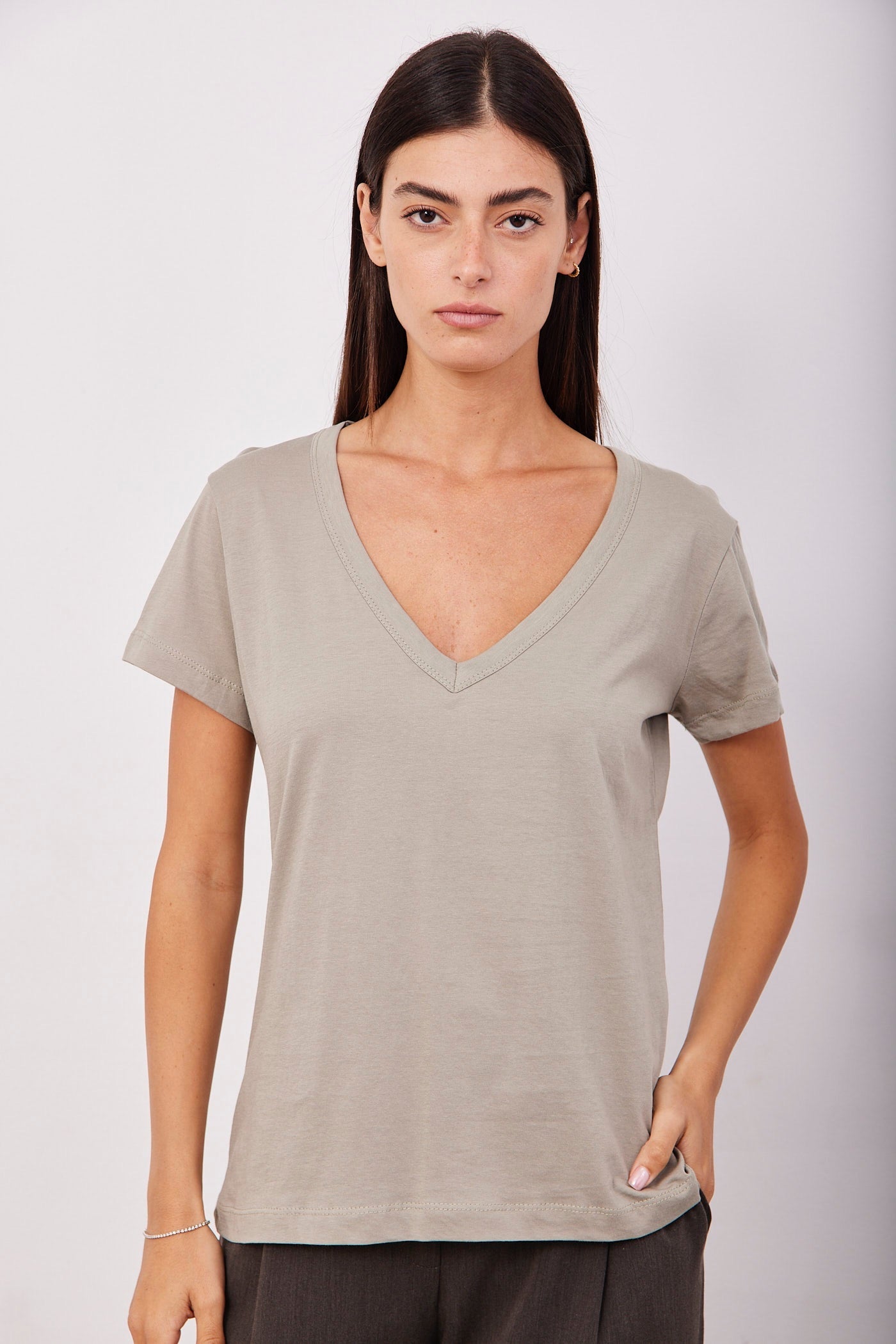 טי-שרט וי כותנה - ITAY BRANDS