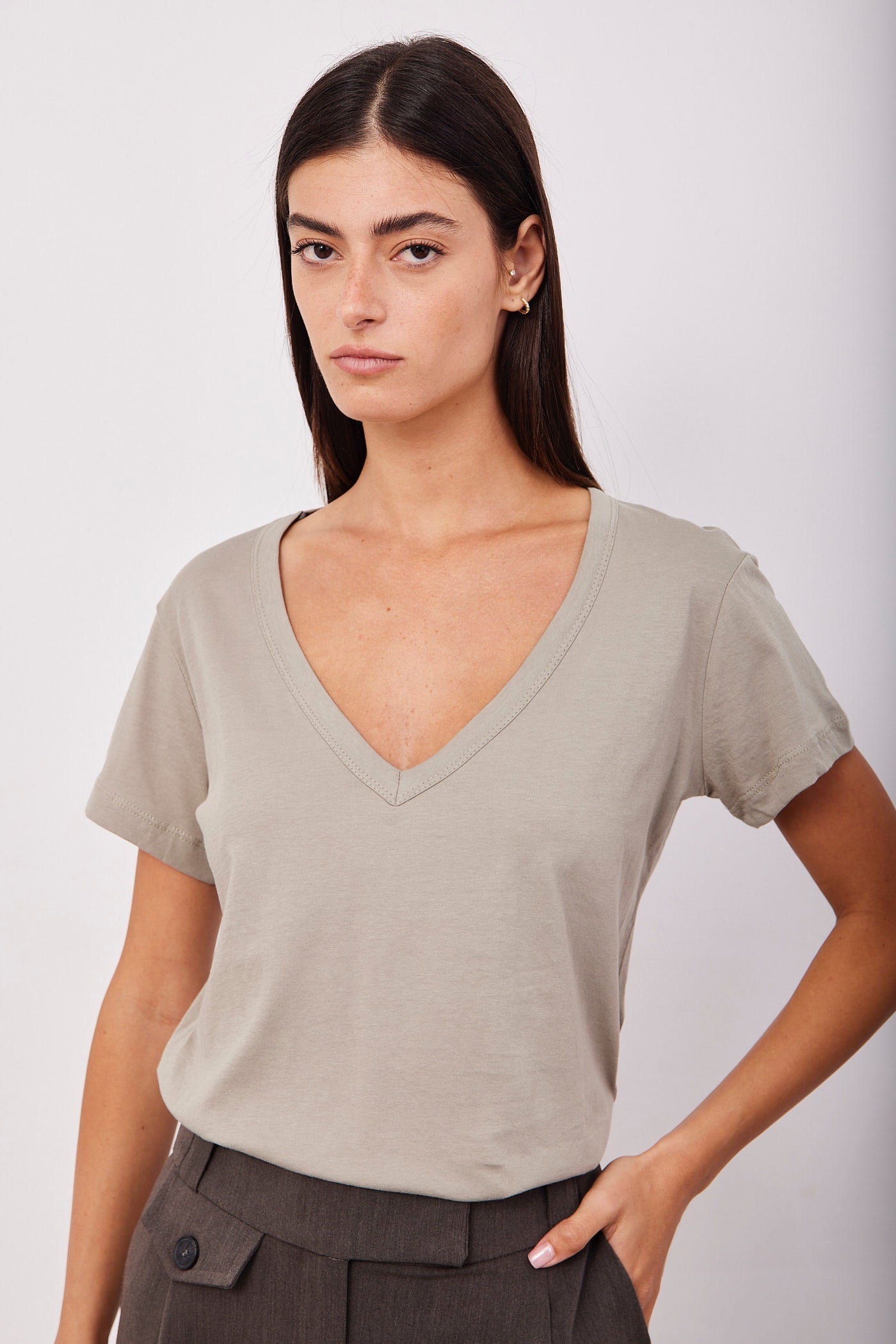 טי-שרט וי כותנה - ITAY BRANDS