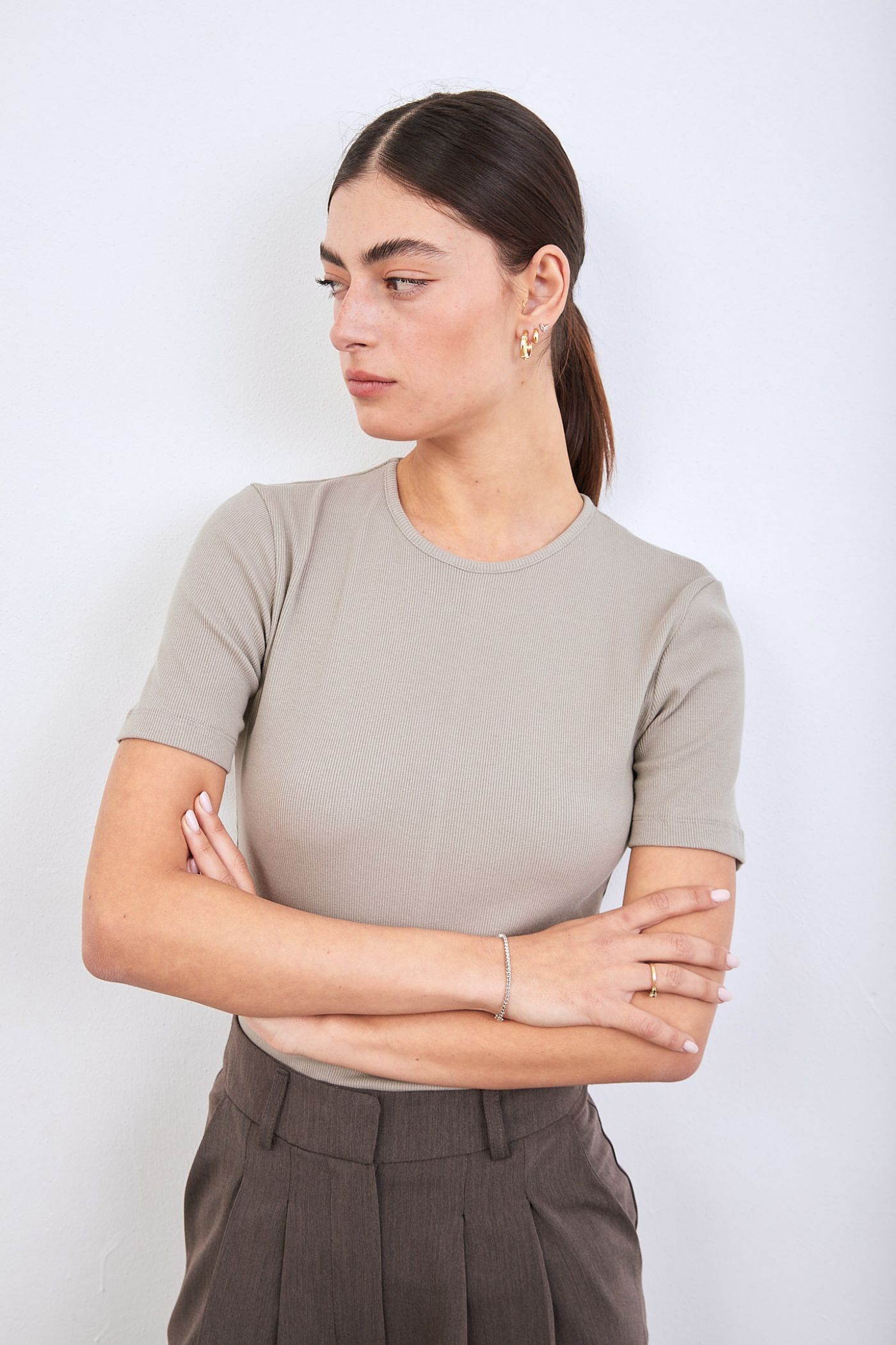 חולצת טי צמודה שרוול אמצע - ITAY BRANDS