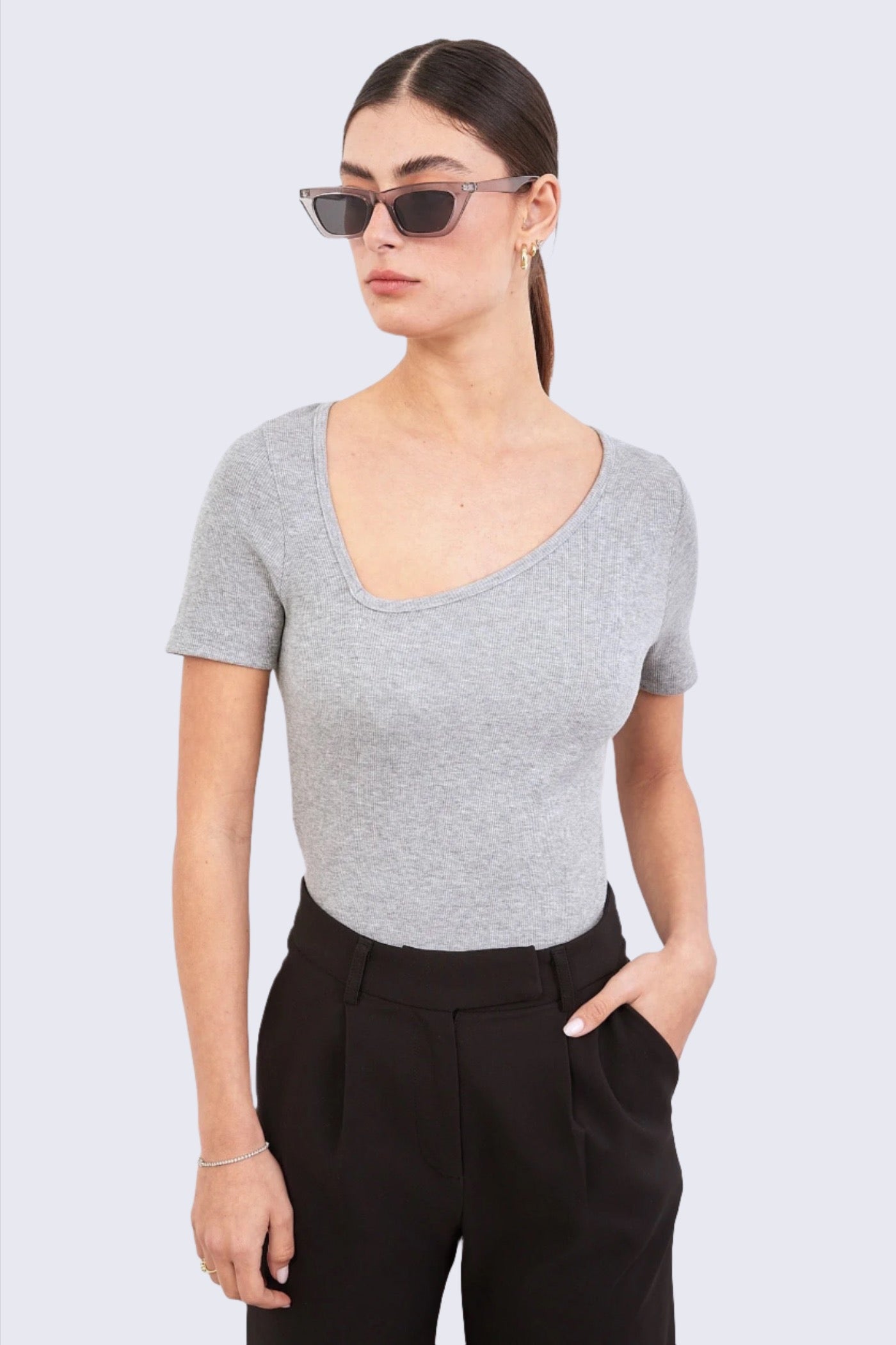 חולצת טי במפתח א-סימטרי - ITAY BRANDS