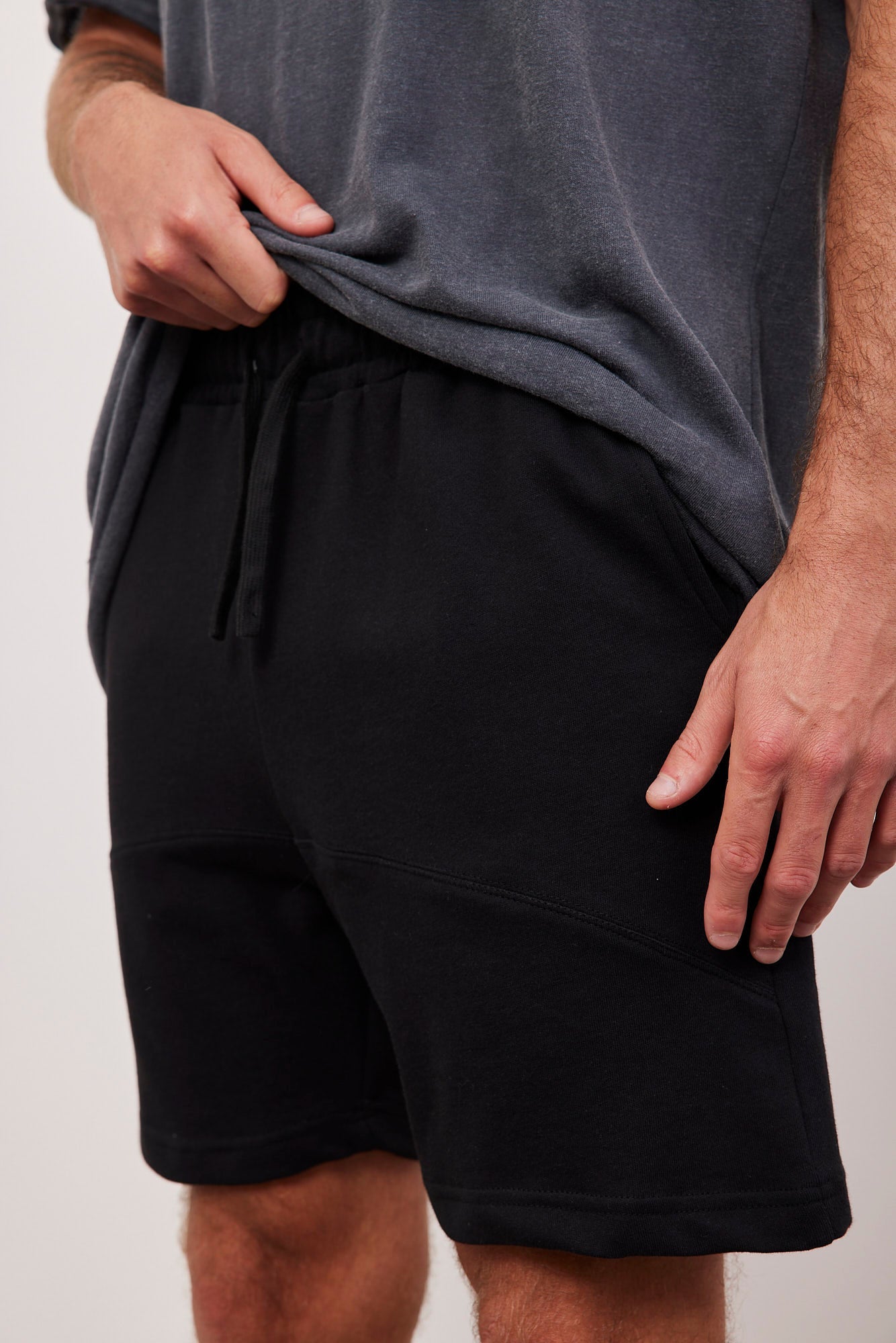 שורט קצר עם תיפור בולט - ITAY BRANDS