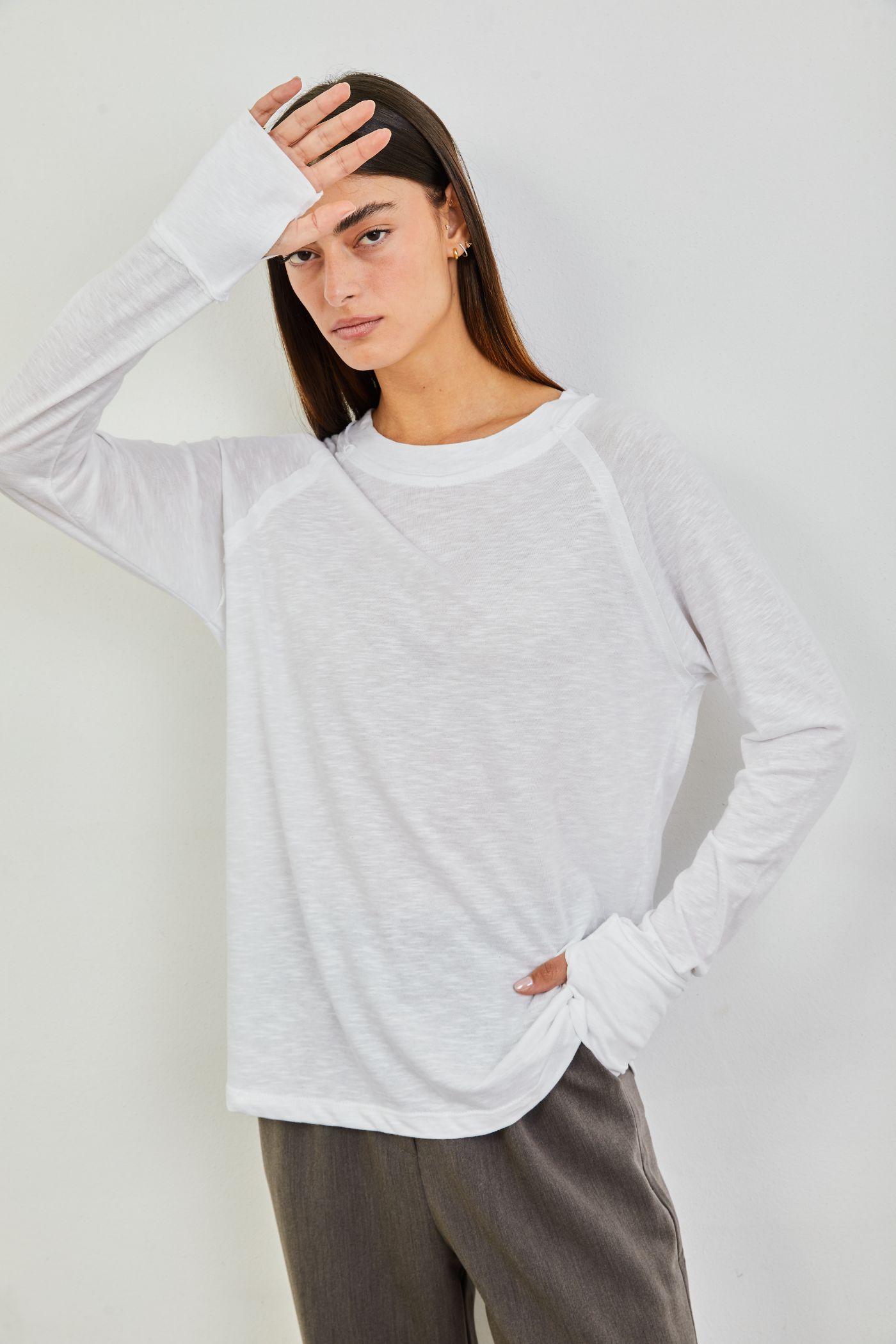 חולצת כפפה עם תיפורים בולטים - ITAY BRANDS