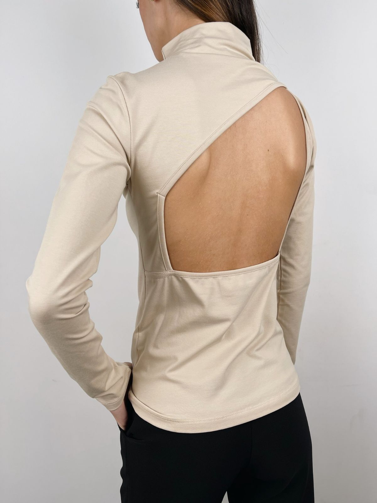 חולצת גולף גב חשוף - ITAY BRANDS