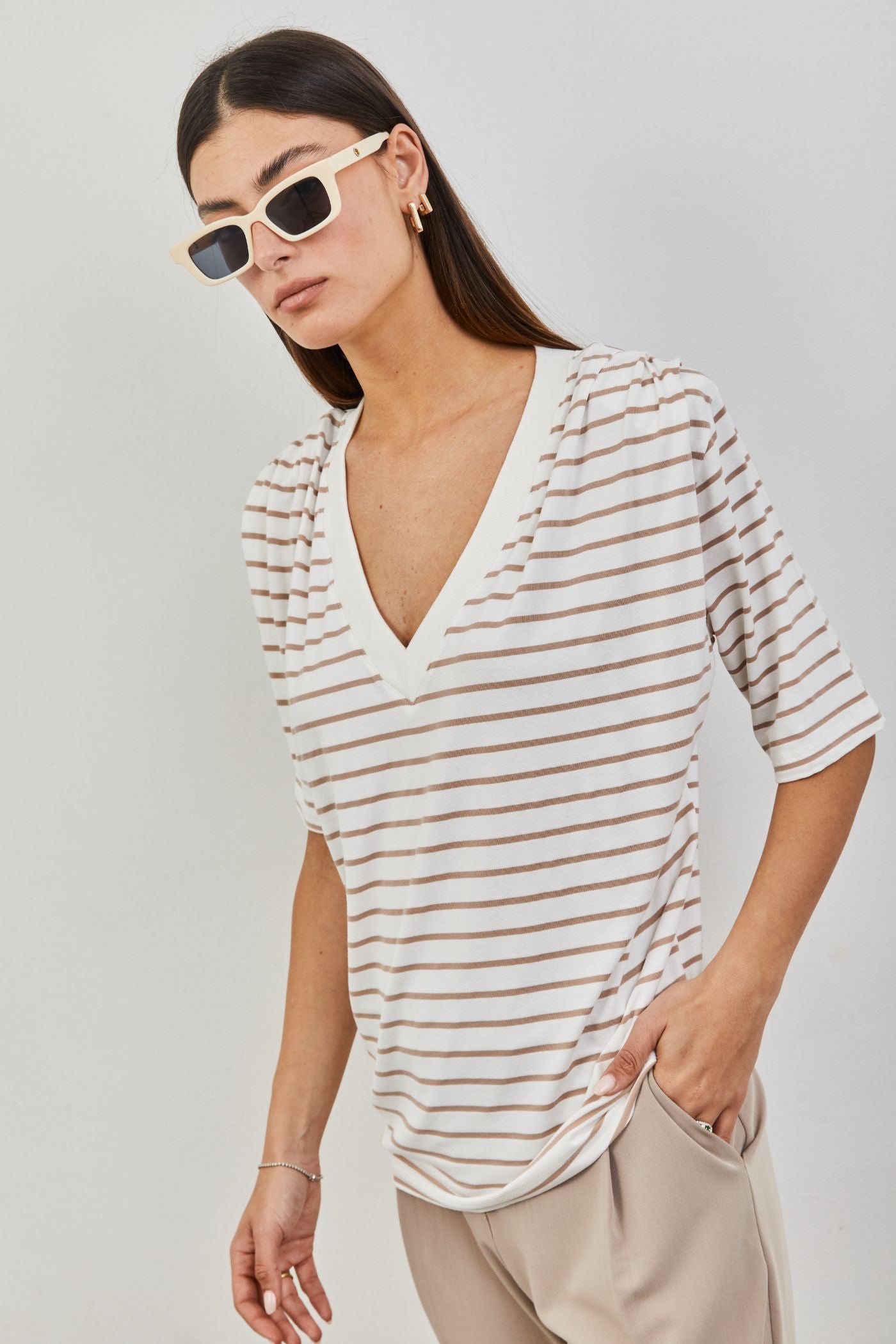 חולצת וי פסים עם כריות - ITAY BRANDS