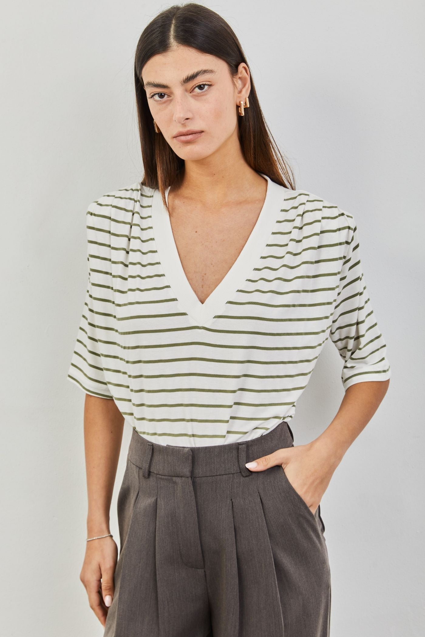 חולצת וי פסים עם כריות - ITAY BRANDS