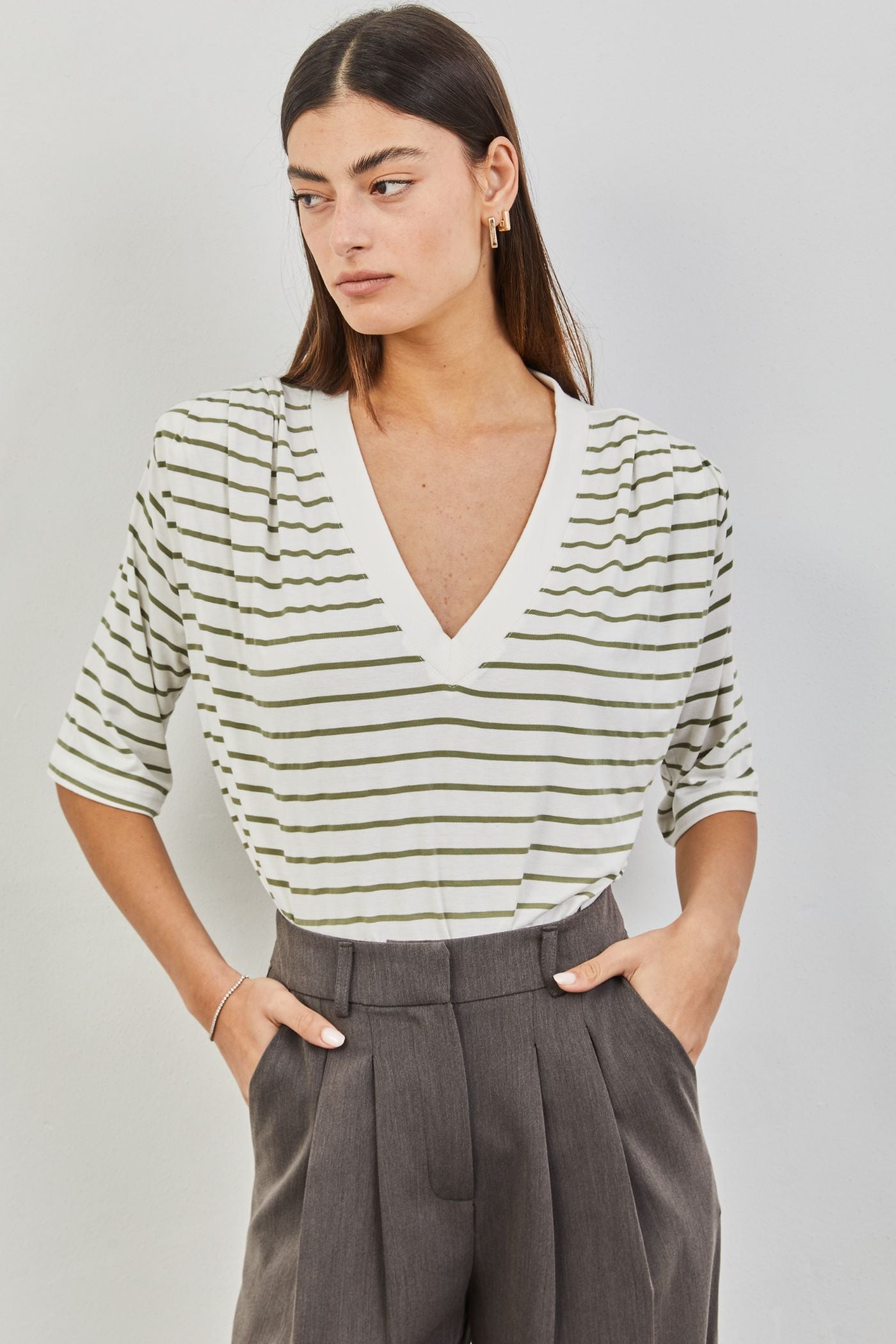 חולצת וי פסים עם כריות - ITAY BRANDS