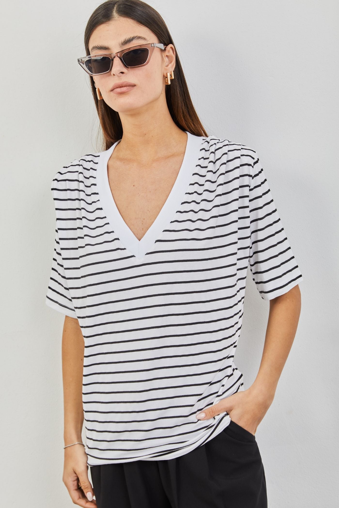 חולצת וי פסים עם כריות - ITAY BRANDS