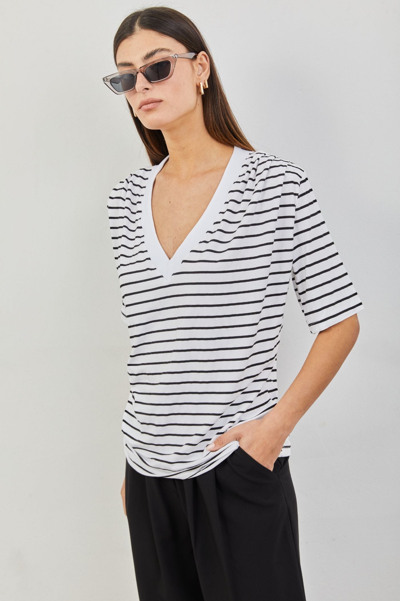 חולצת וי פסים עם כריות - ITAY BRANDS