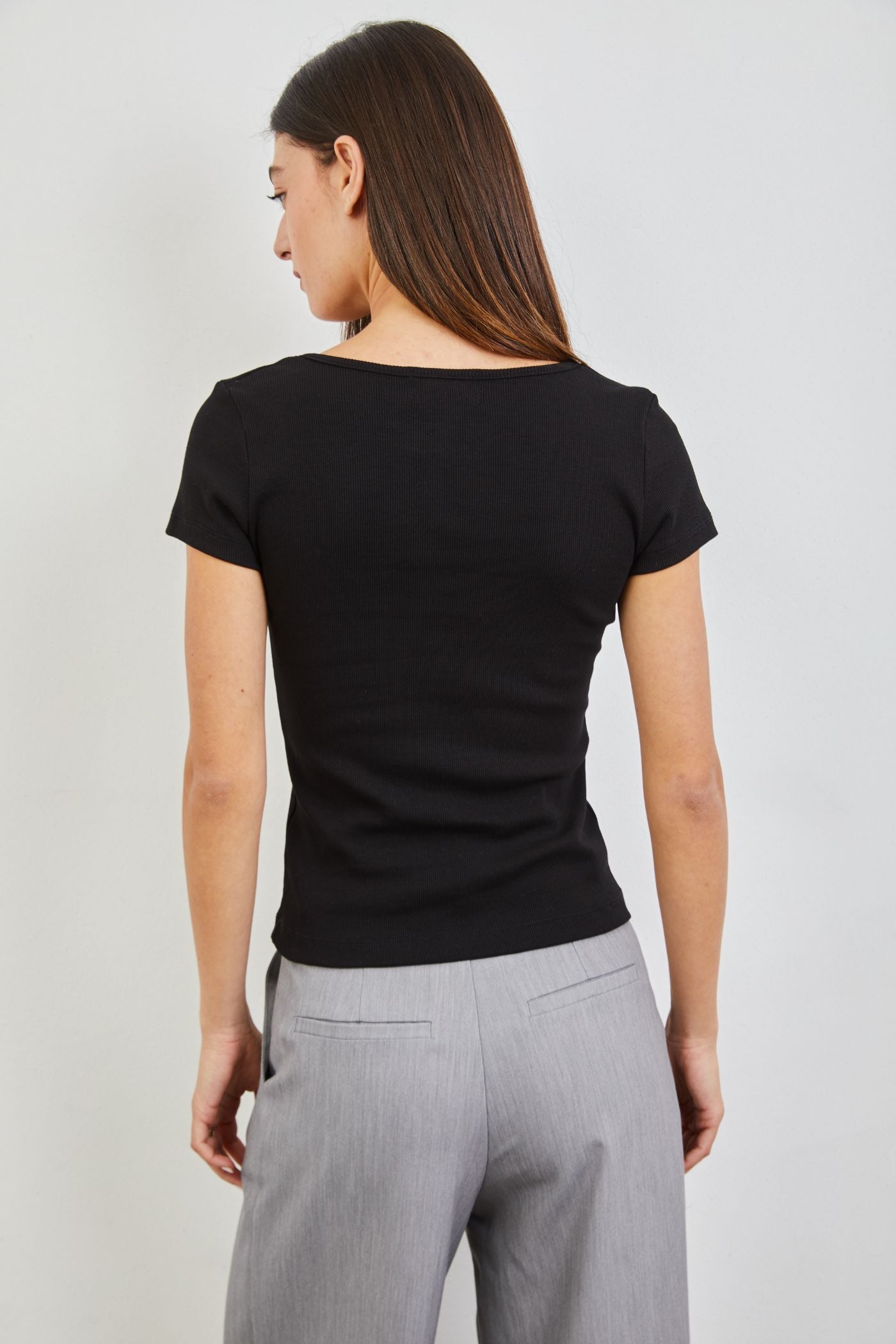 חולצת ריב עם מחשוף לב - ITAY BRANDS