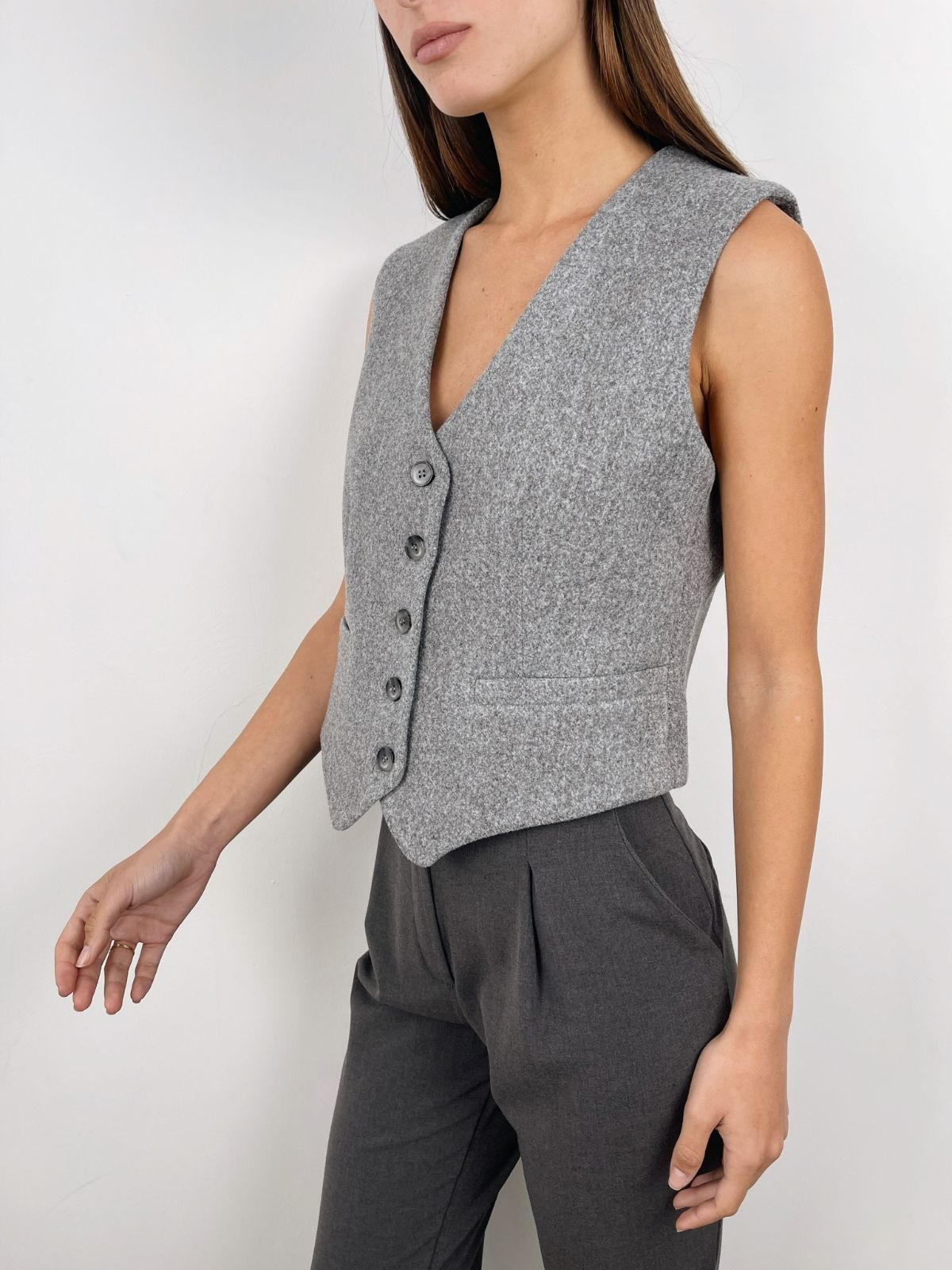 וסט דמוי צמר מחויט - ITAY BRANDS