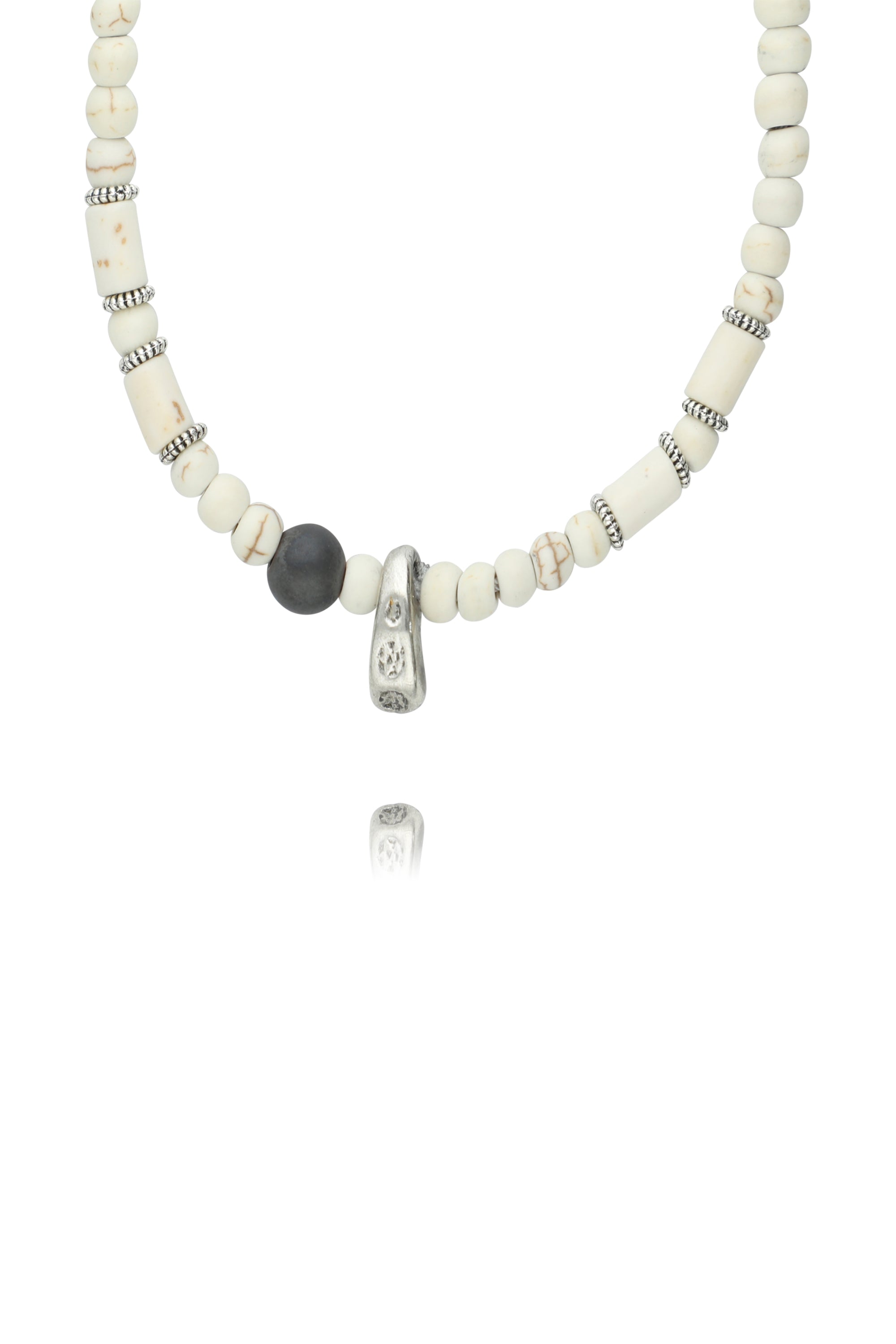 שרשרת גוון שמנת תליון דמוי שן