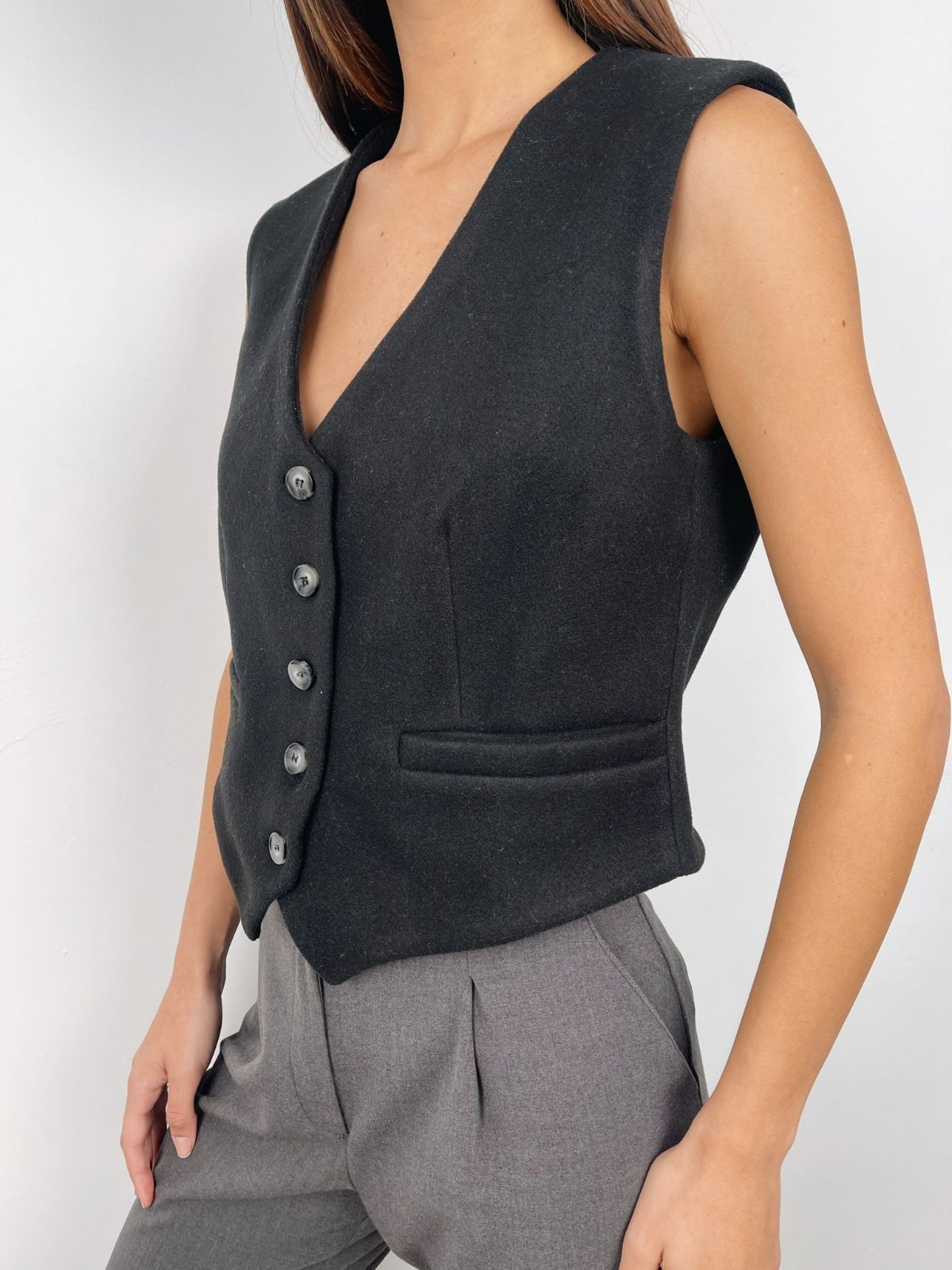 וסט דמוי צמר מחויט - ITAY BRANDS