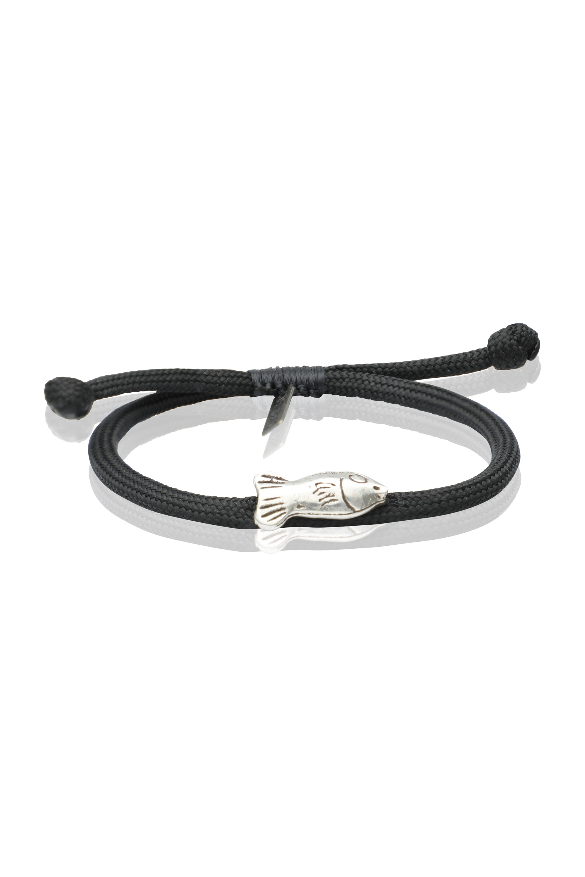 צמיד חוט עם תליון דג