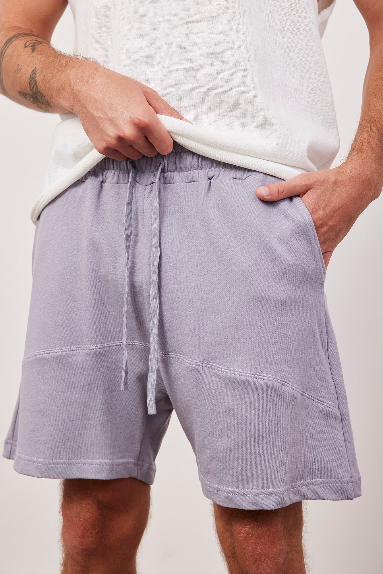 שורט קצר עם תיפור בולט - ITAY BRANDS