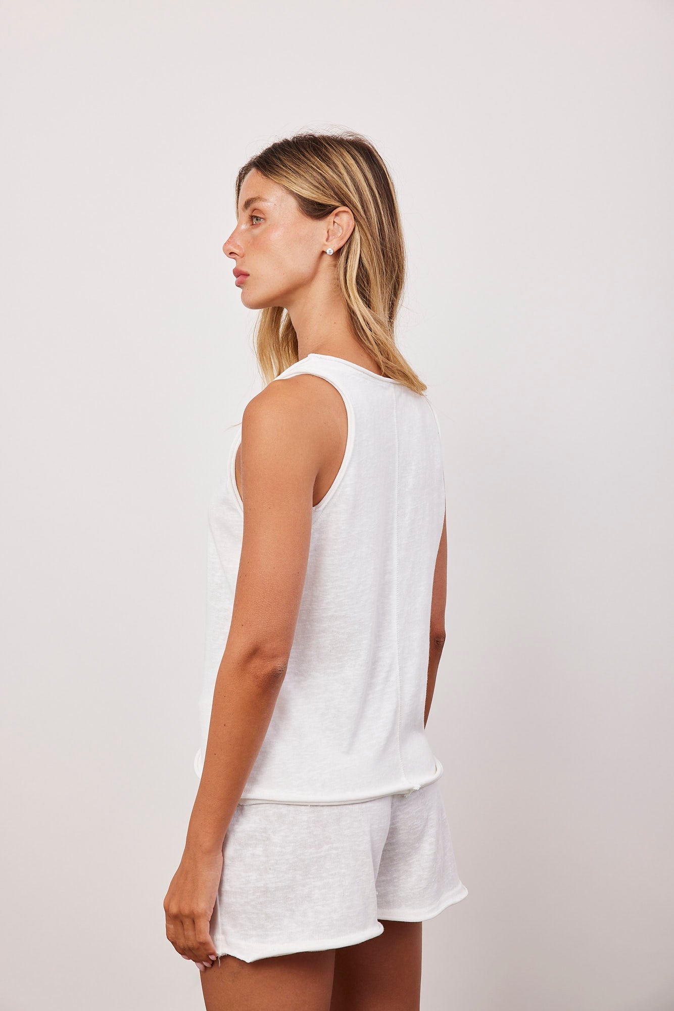 חליפה קצרה בסיומת גזורה - ITAY BRANDS