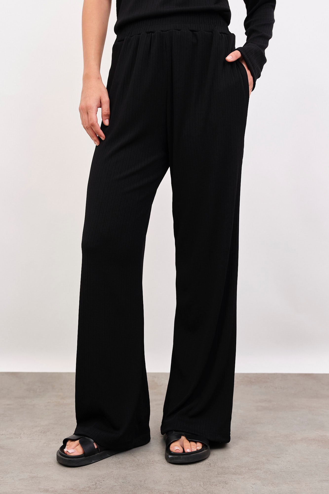 חליפת וואן שולדר בטקסטורת פסים - ITAY BRANDS