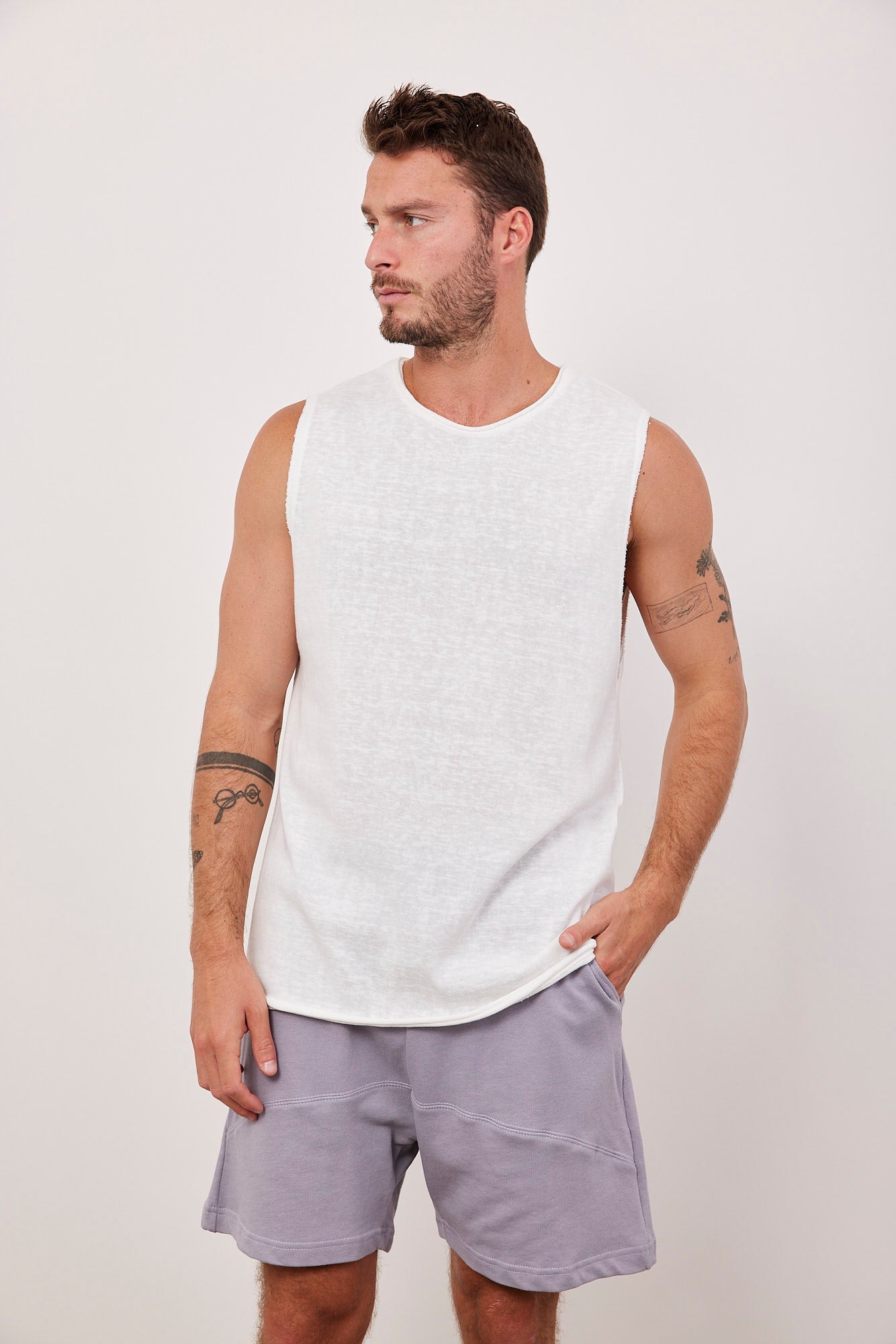 שורט קצר עם תיפור בולט - ITAY BRANDS