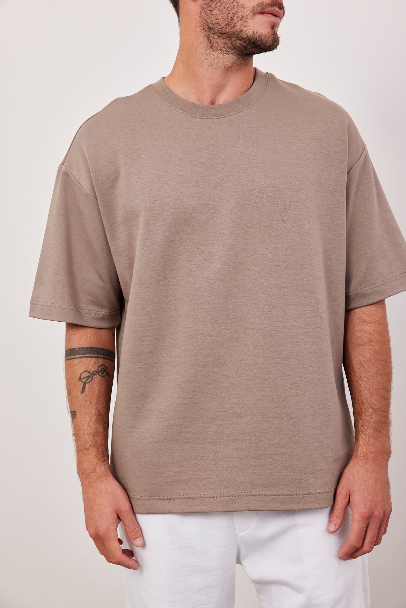 טי-שרט במפתח עגול - ITAY BRANDS