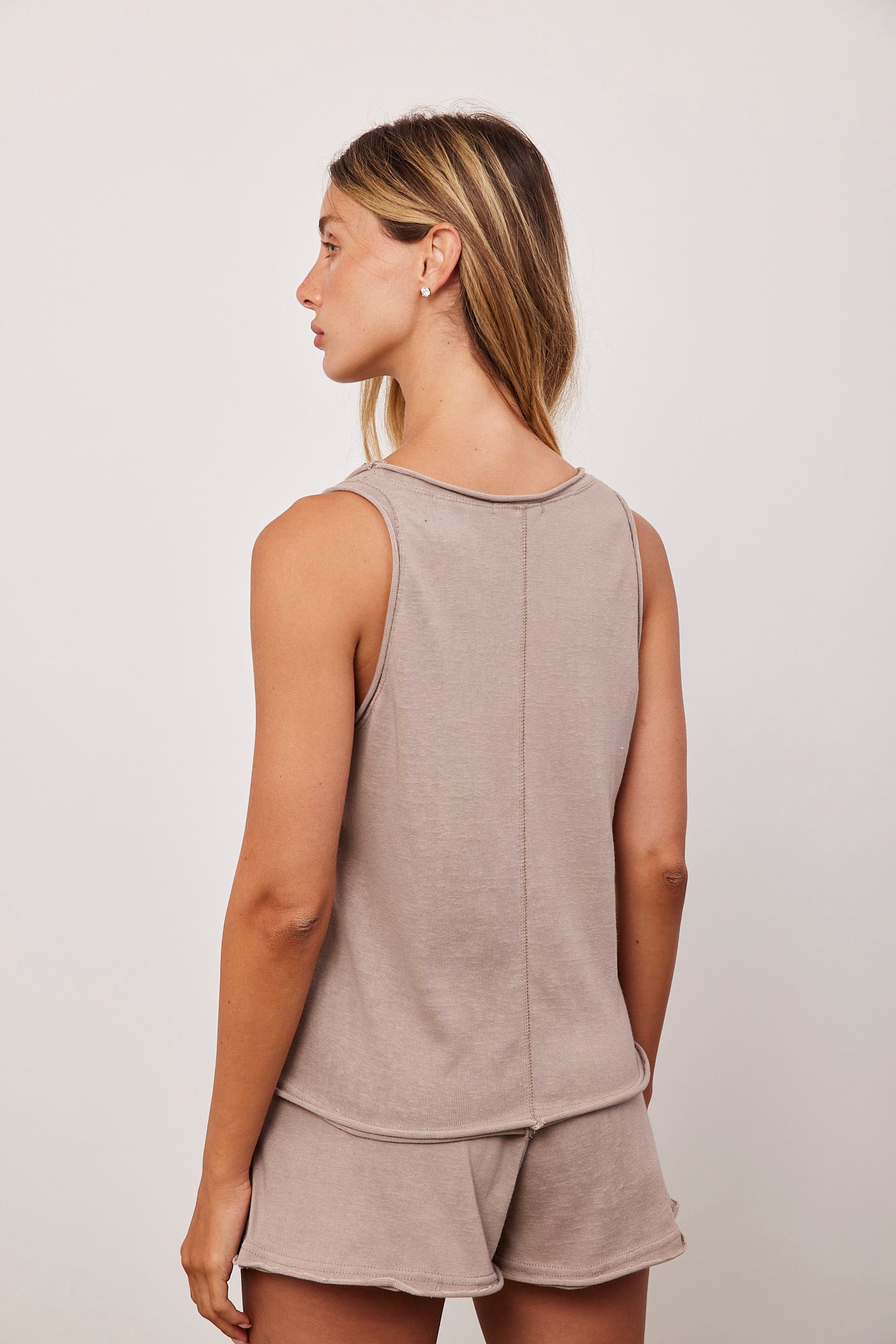 חליפה קצרה בסיומת גזורה - ITAY BRANDS