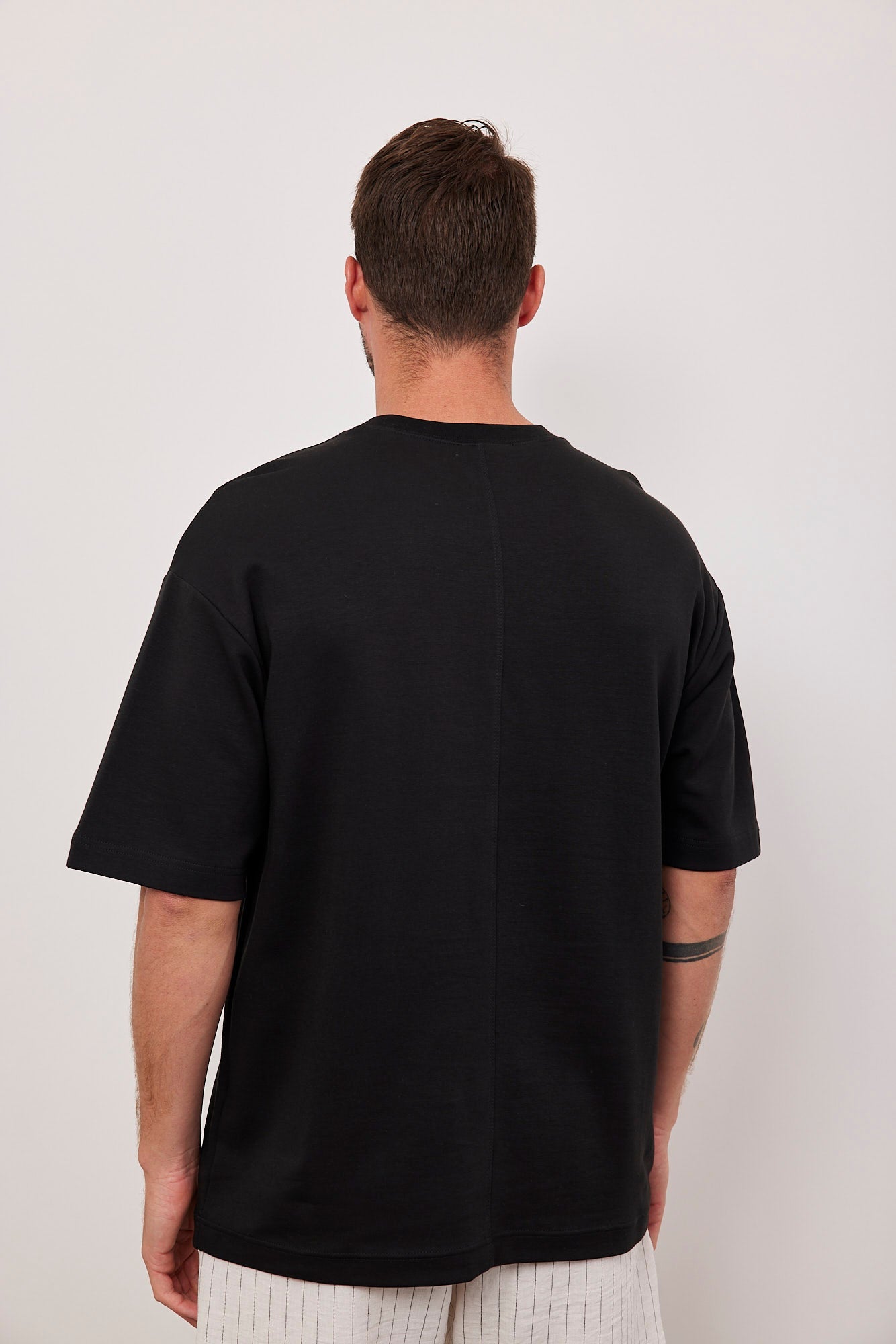 טי-שרט במפתח עגול - ITAY BRANDS