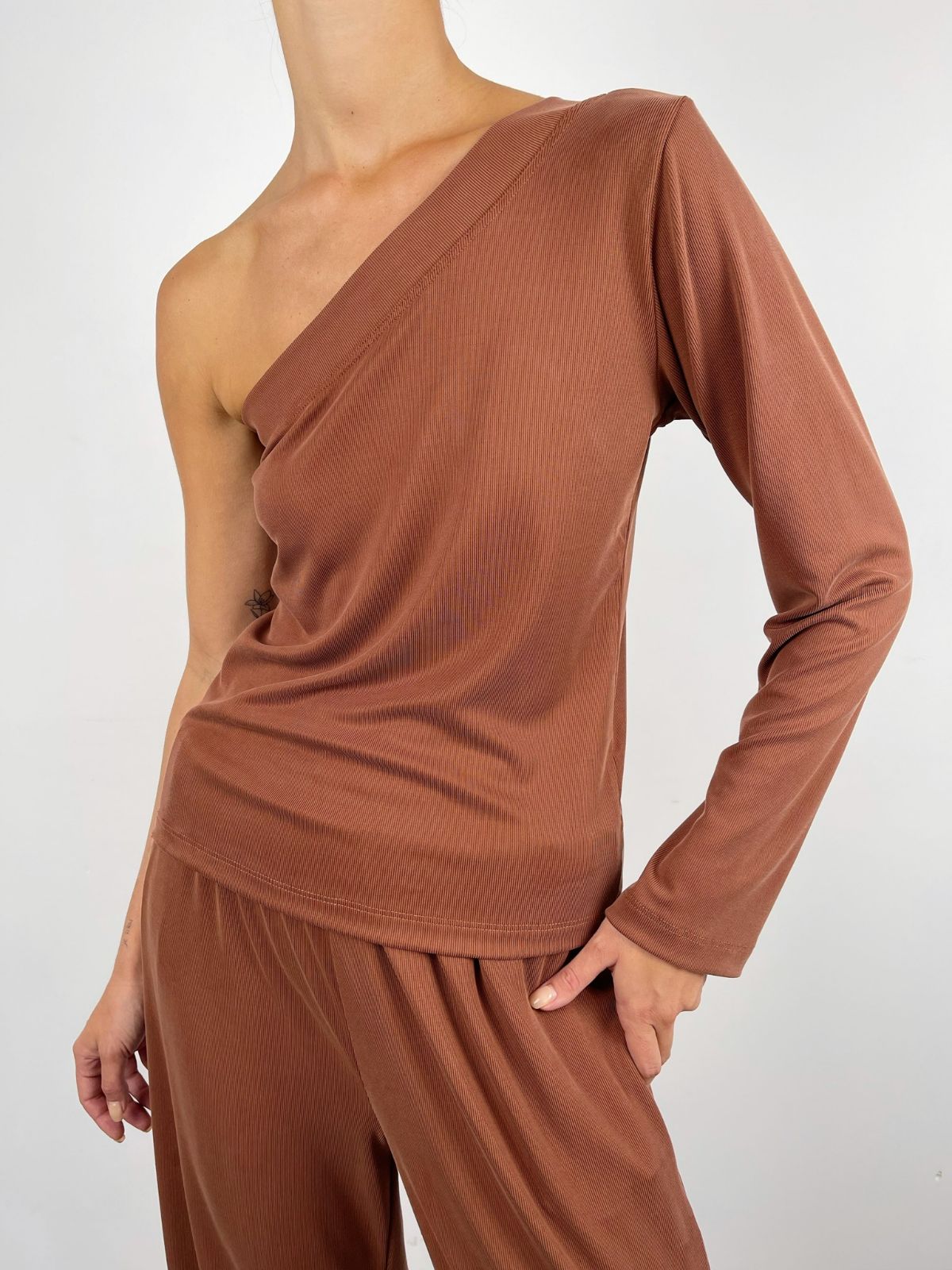 חולצת וואן שולדר ארוכה בד מודל - ITAY BRANDS