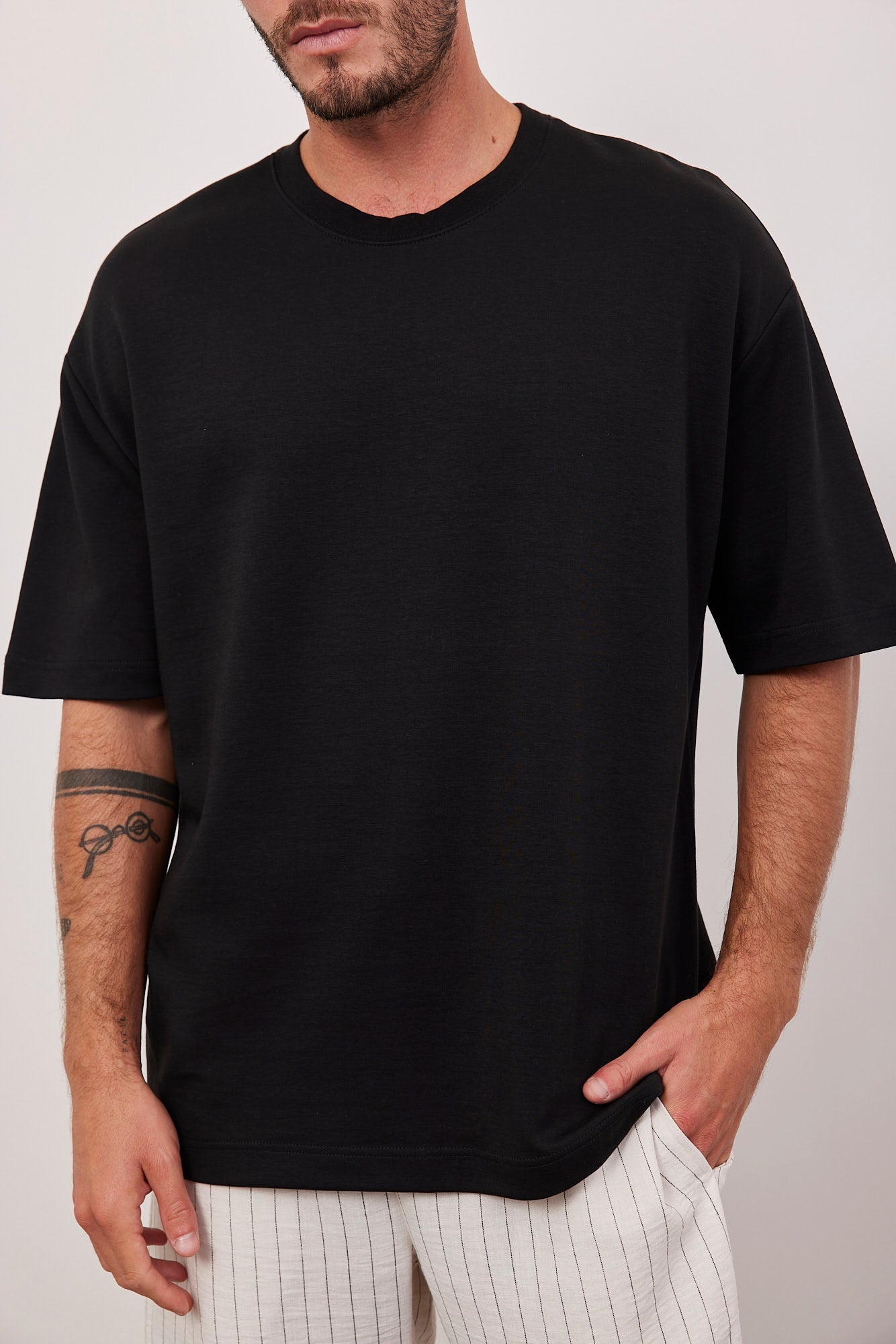 טי-שרט במפתח עגול - ITAY BRANDS