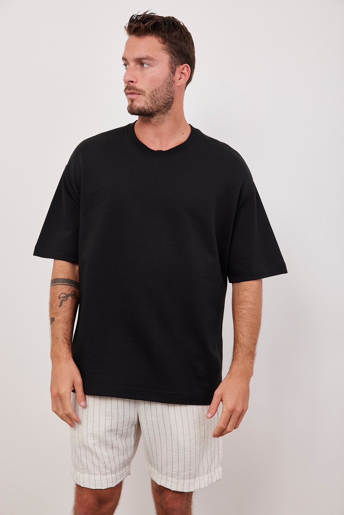 טי-שרט במפתח עגול - ITAY BRANDS