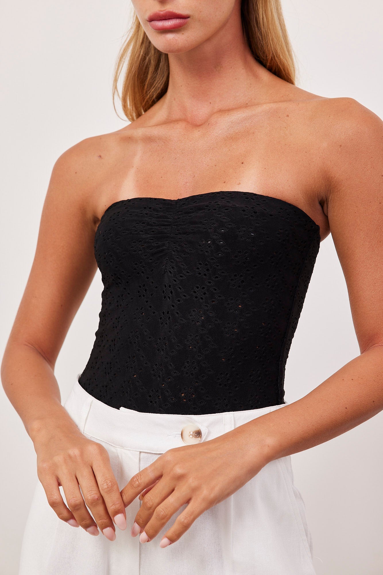 סטרפלס במראה תחרה עם כיווץ - ITAY BRANDS