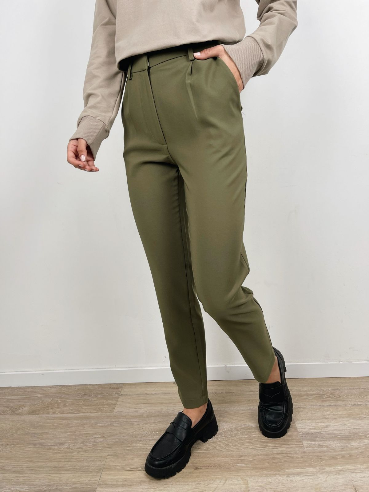 מכנסיים מחויטים בגזרה ישרה - ITAY BRANDS