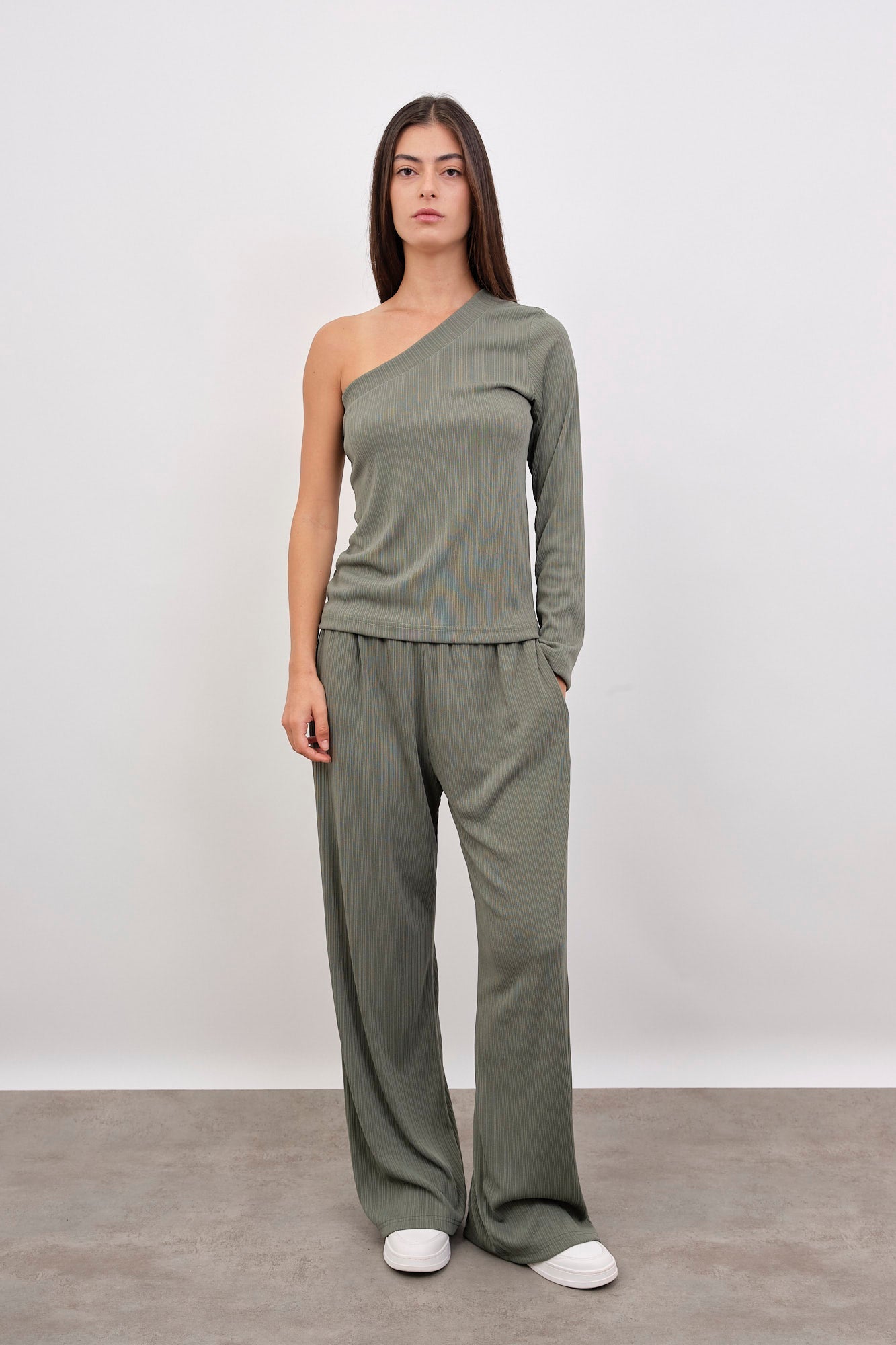 חליפת וואן שולדר בטקסטורת פסים - ITAY BRANDS