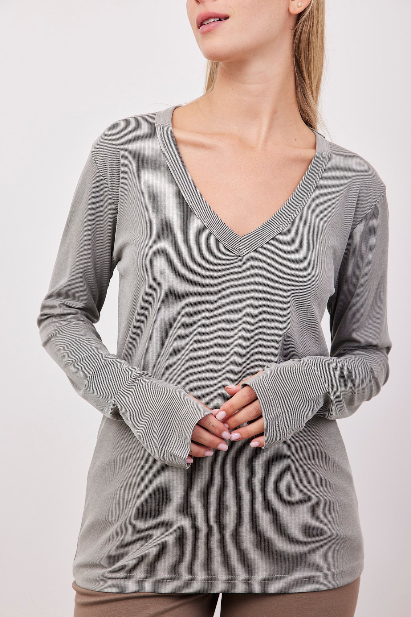 חולצת וי מבד מודל עם שרוול כפפה - ITAY BRANDS