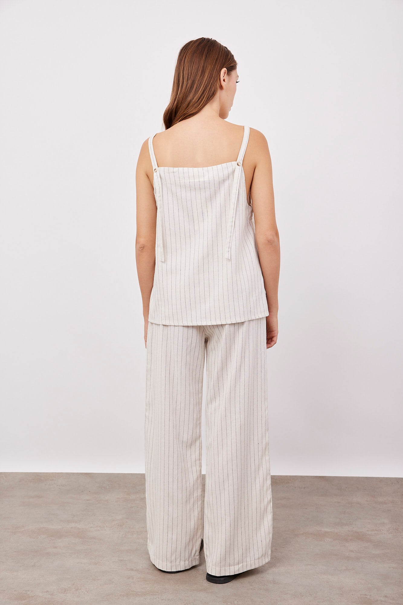 חליפת פסים בשילוב פשתן - ITAY BRANDS