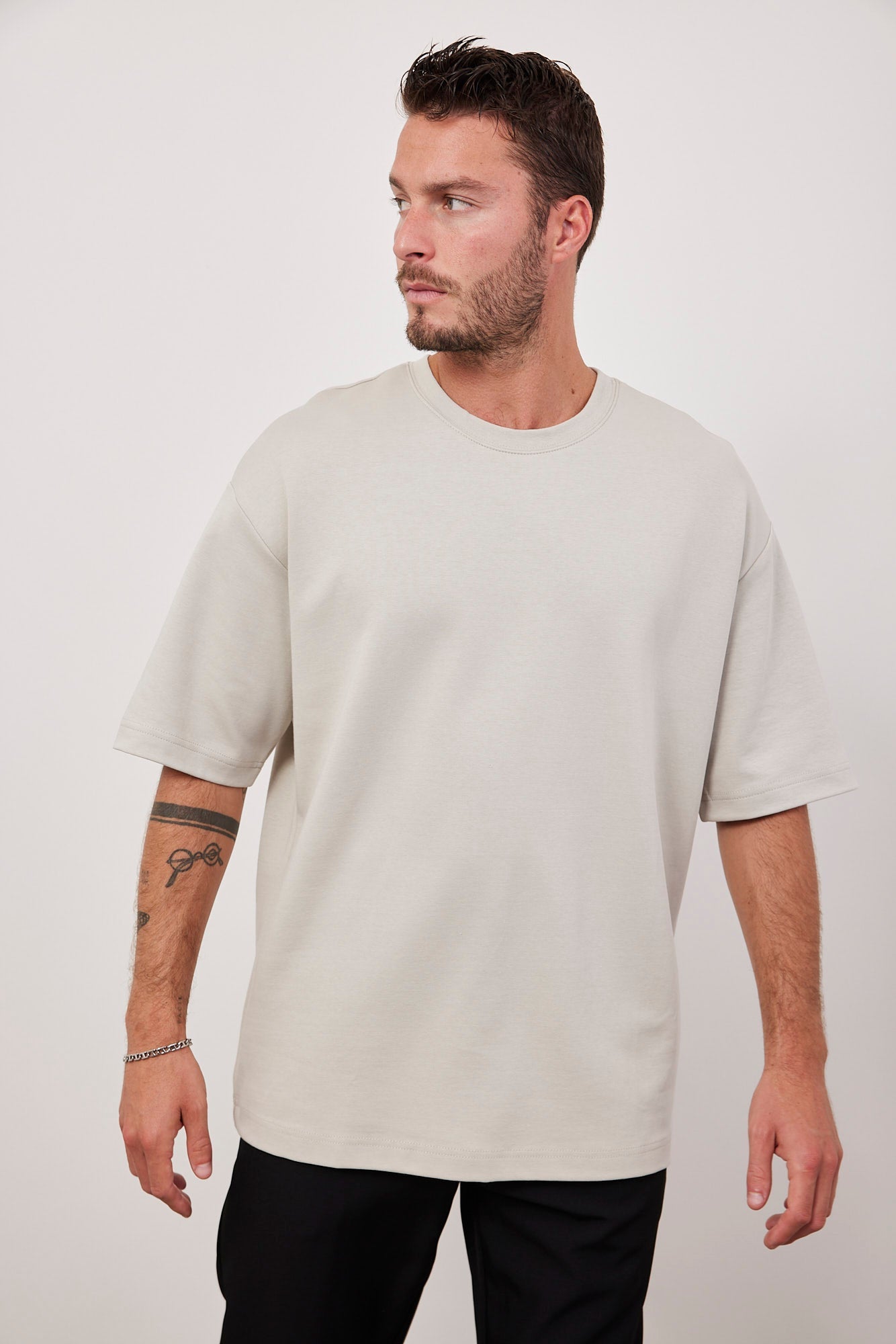 טי-שרט במפתח עגול - ITAY BRANDS