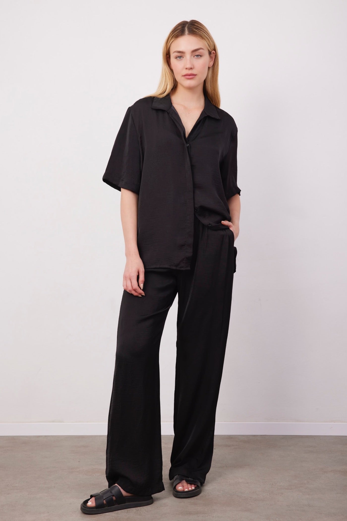 חליפה מכופתרת במראה סאטן - ITAY BRANDS