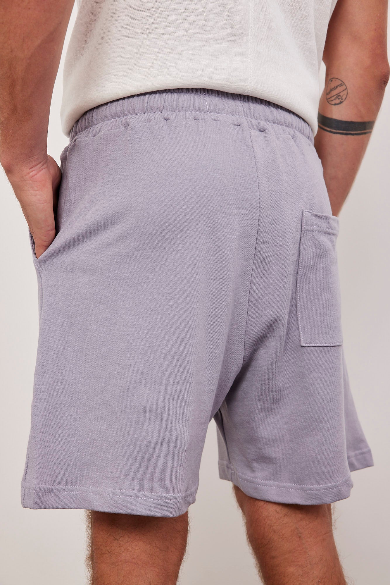 שורט קצר עם תיפור בולט - ITAY BRANDS