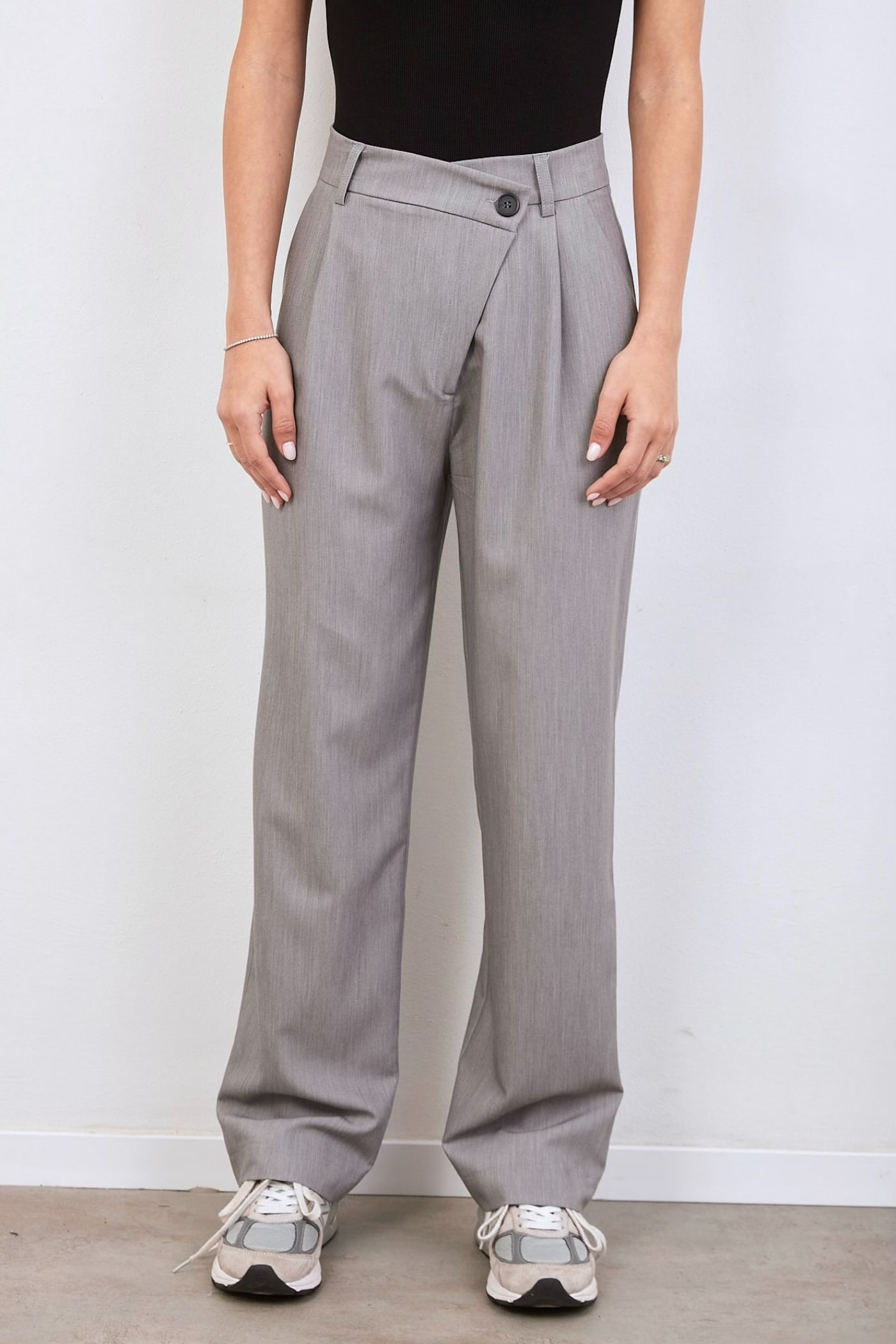 מכנסיים מחויטים בסגירה א-סימטרית - ITAY BRANDS